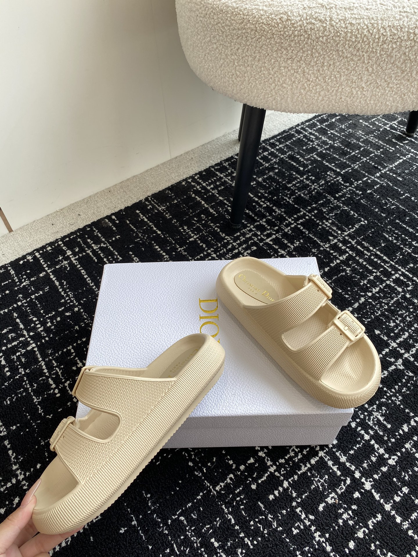 ua D*or slide