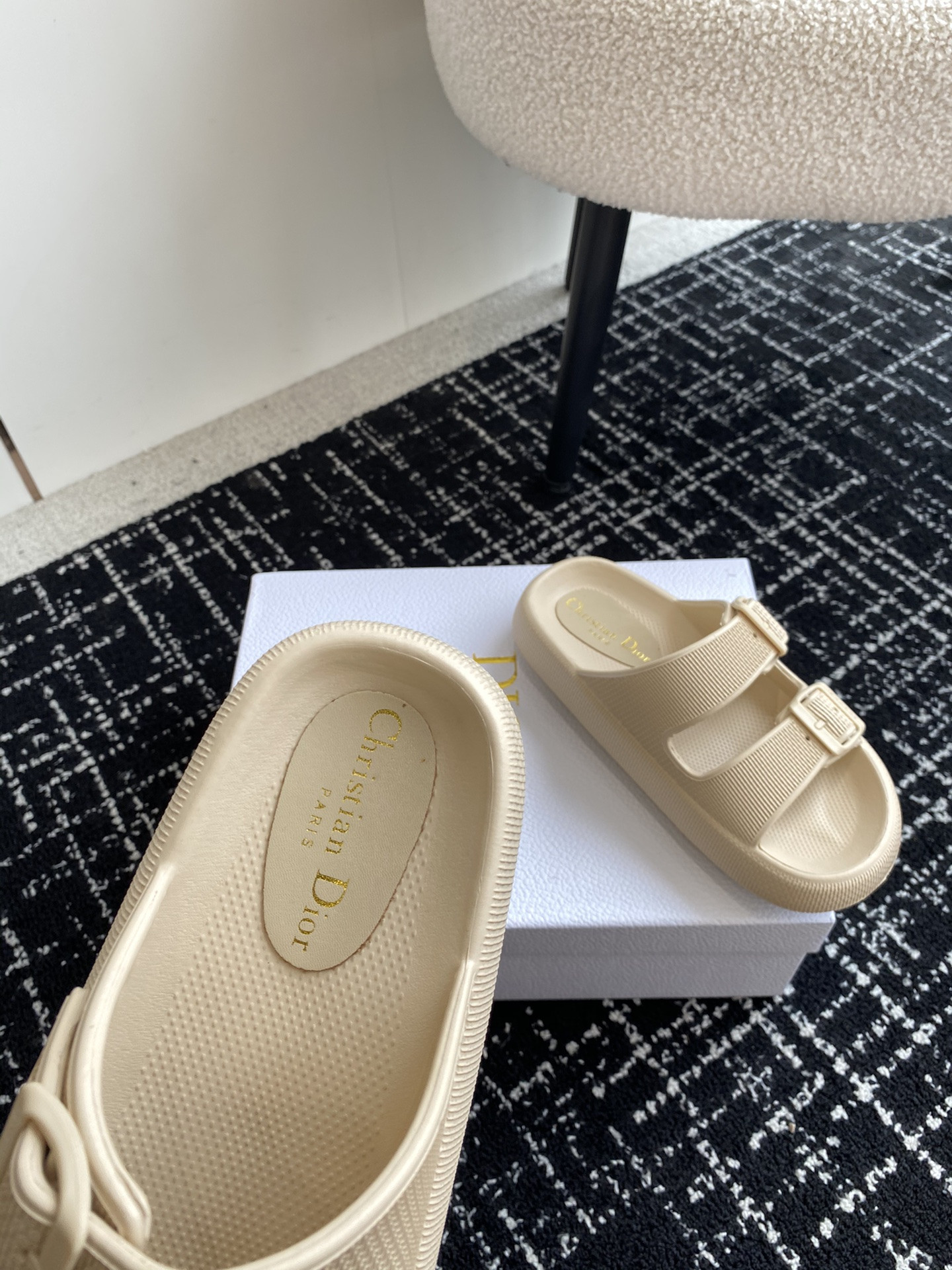 ua D*or slide