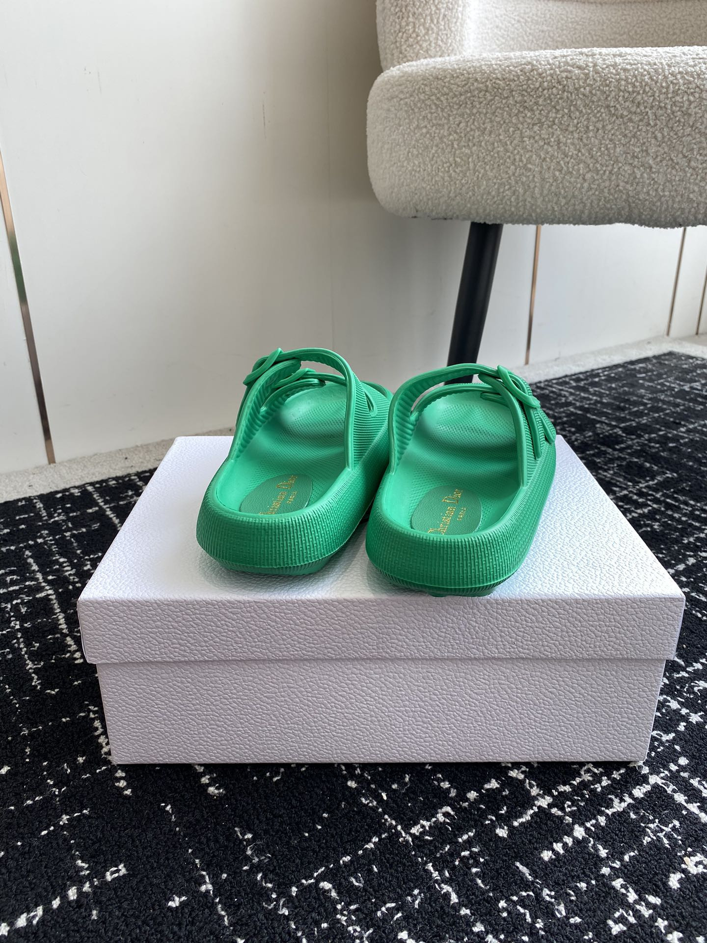 ua D*or slide