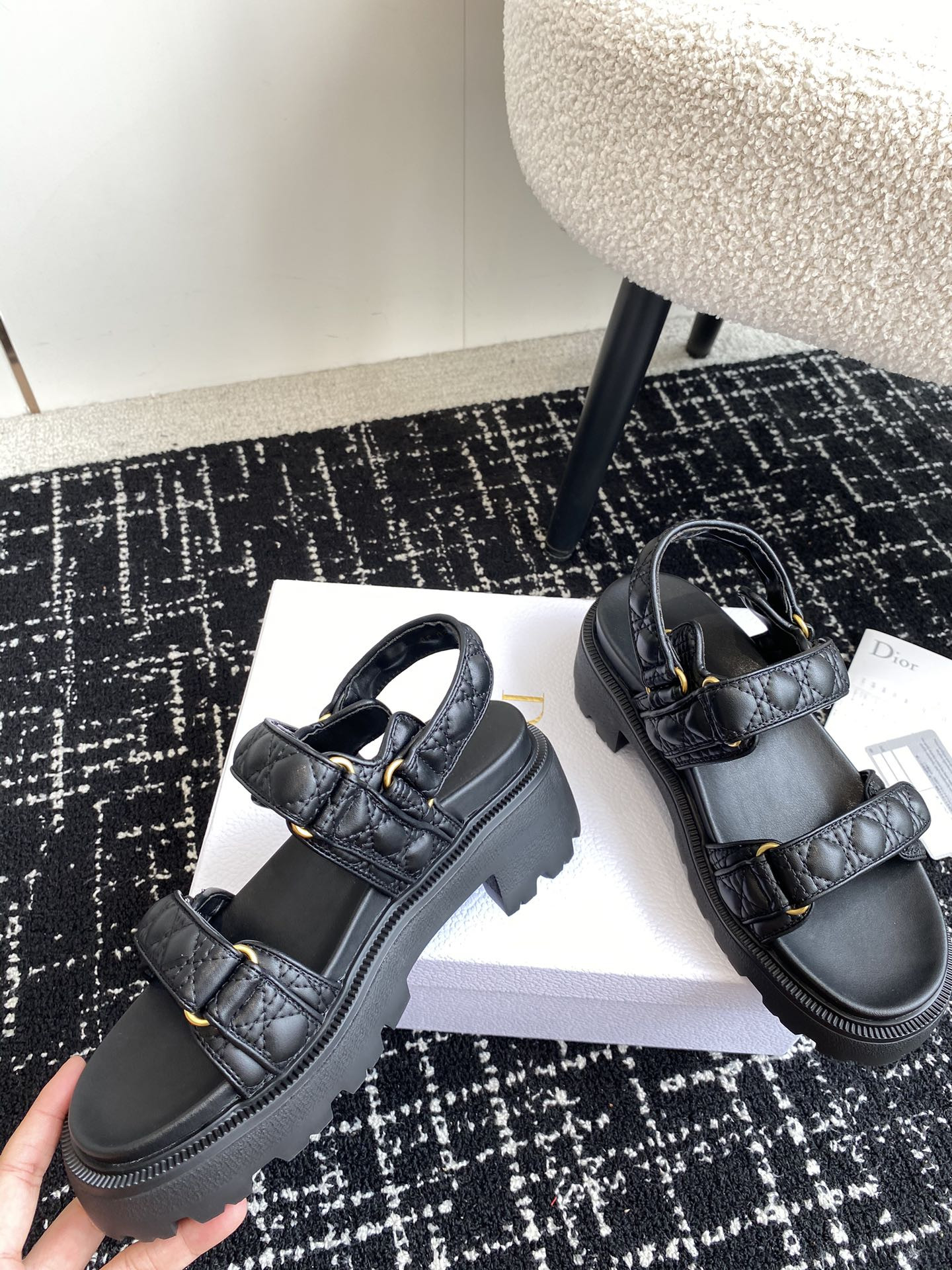ua D*oract platform sandal