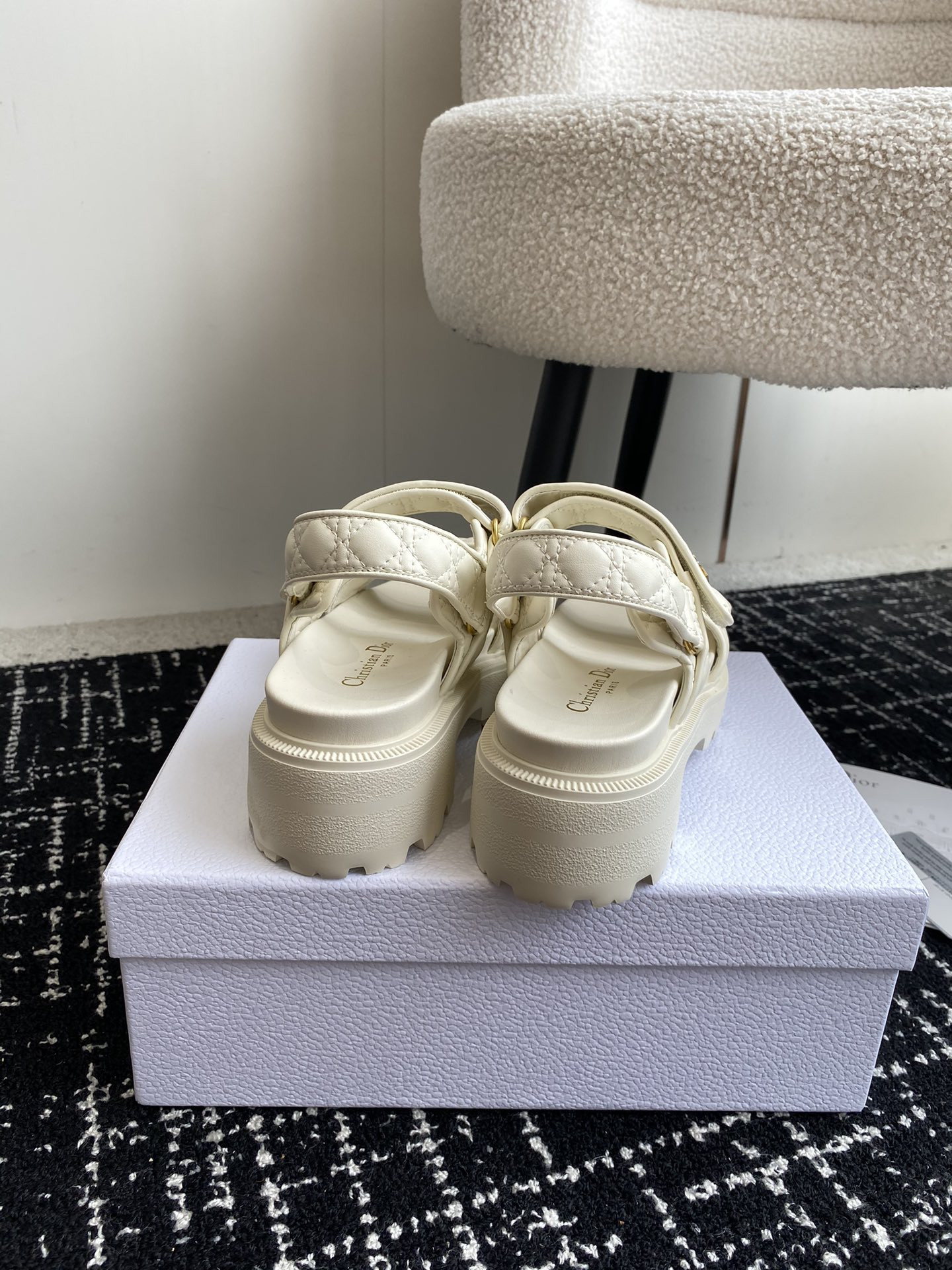 ua D*oract platform sandal