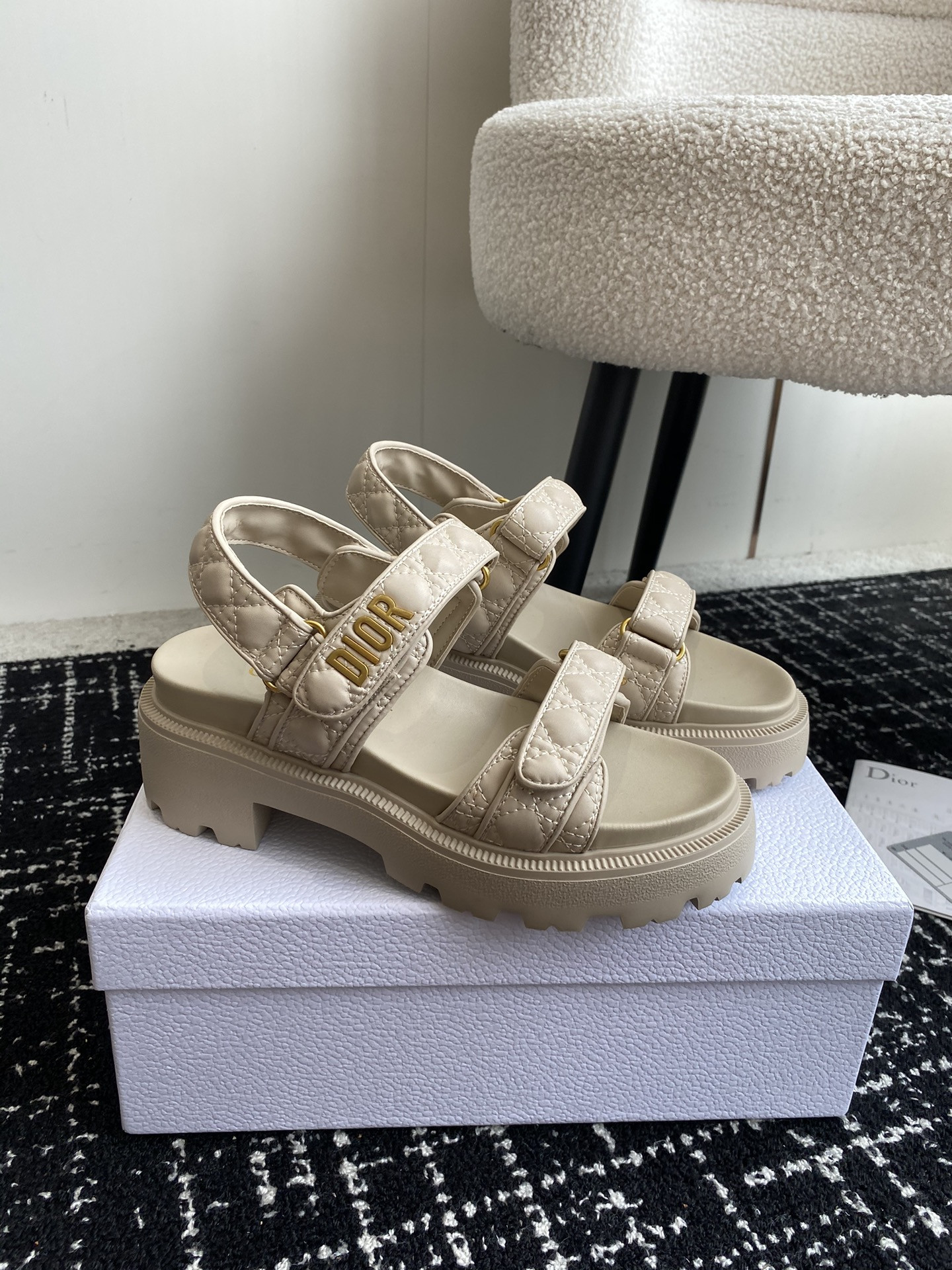 ua D*oract platform sandal