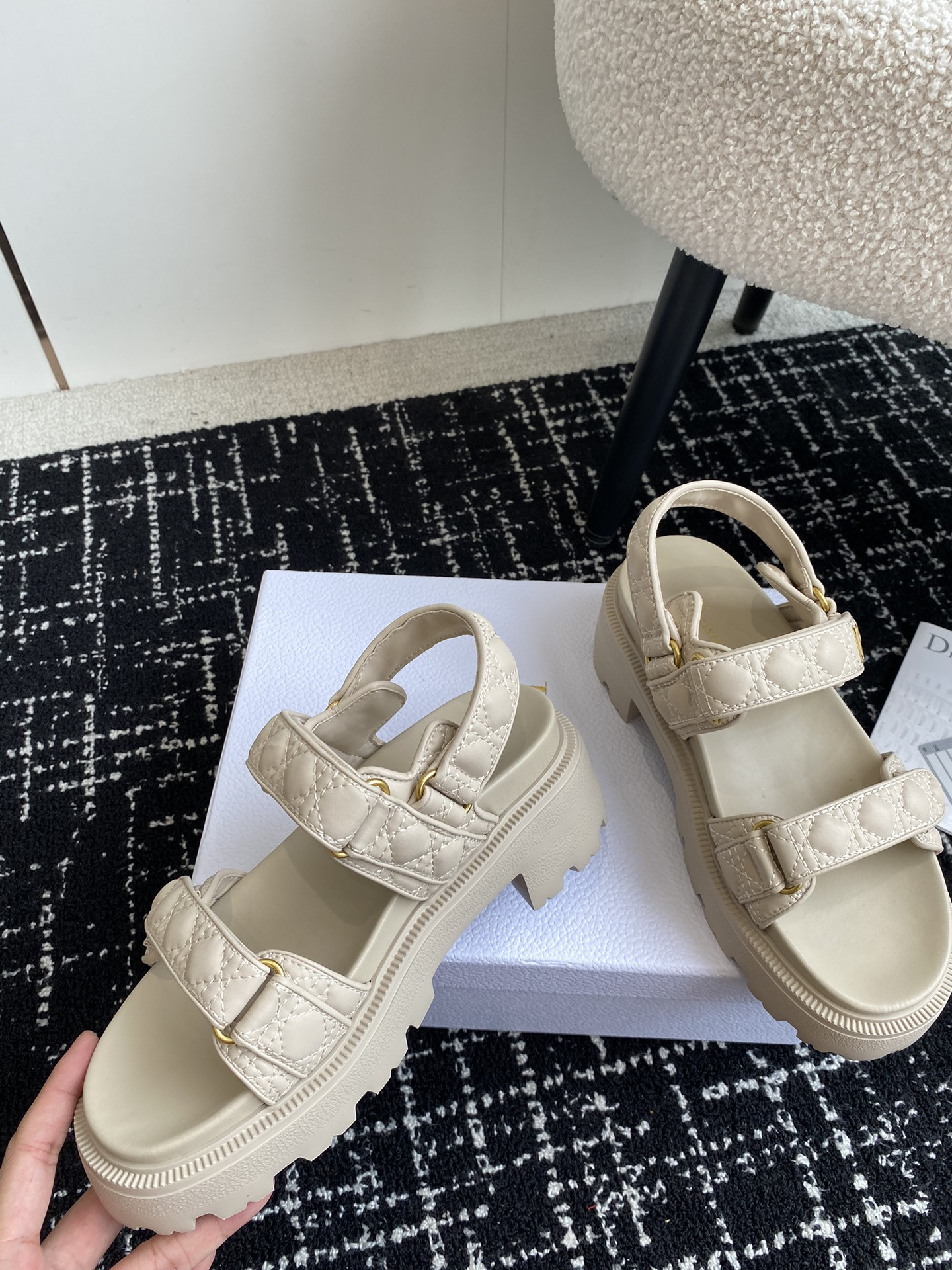 ua D*oract platform sandal