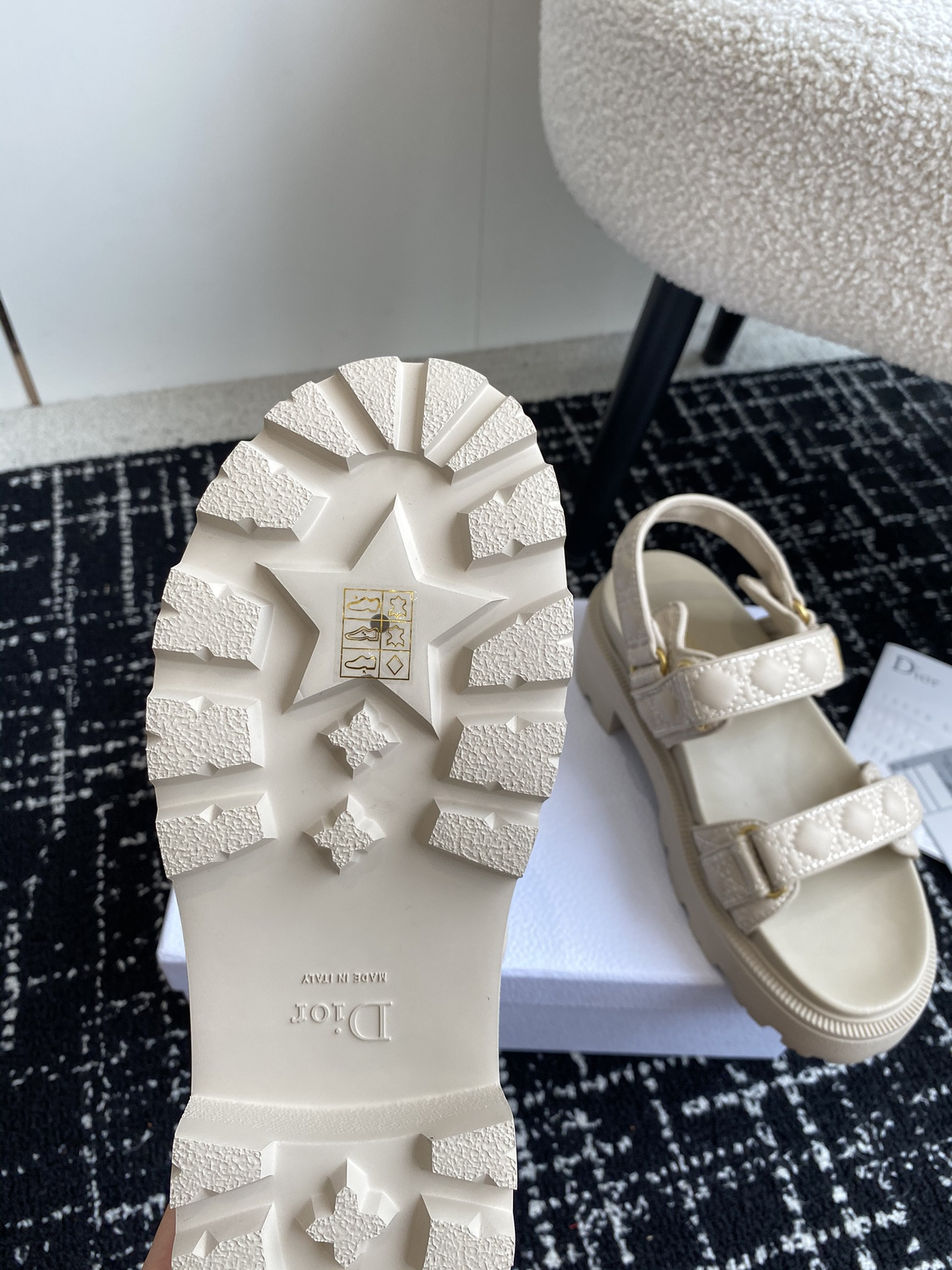 ua D*oract platform sandal