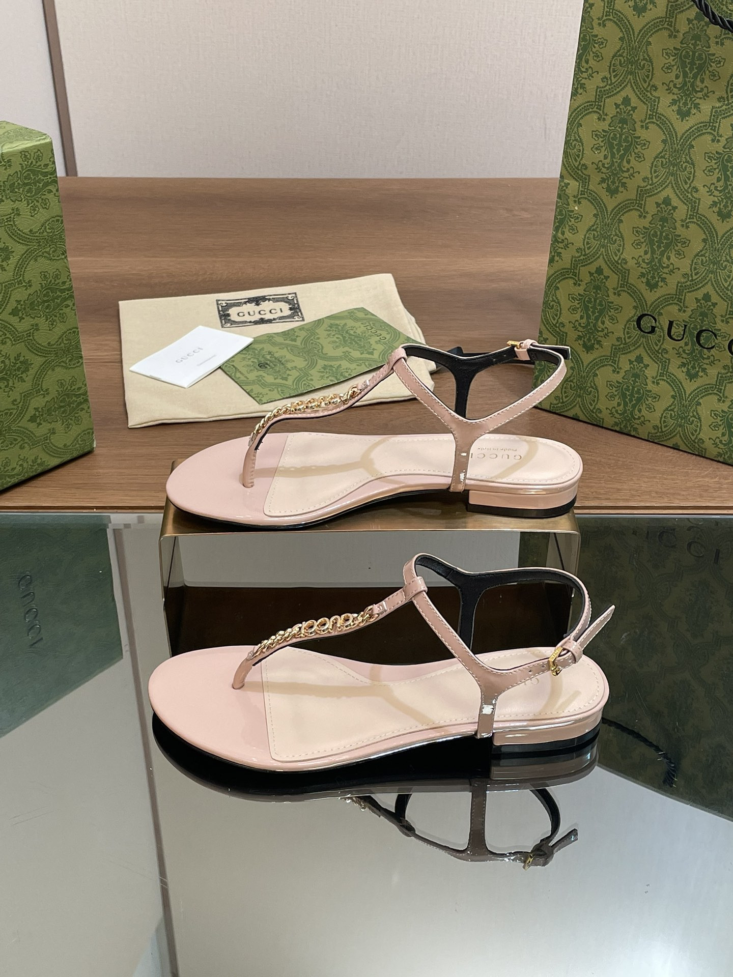 ua G*u*i signoria thong sandal