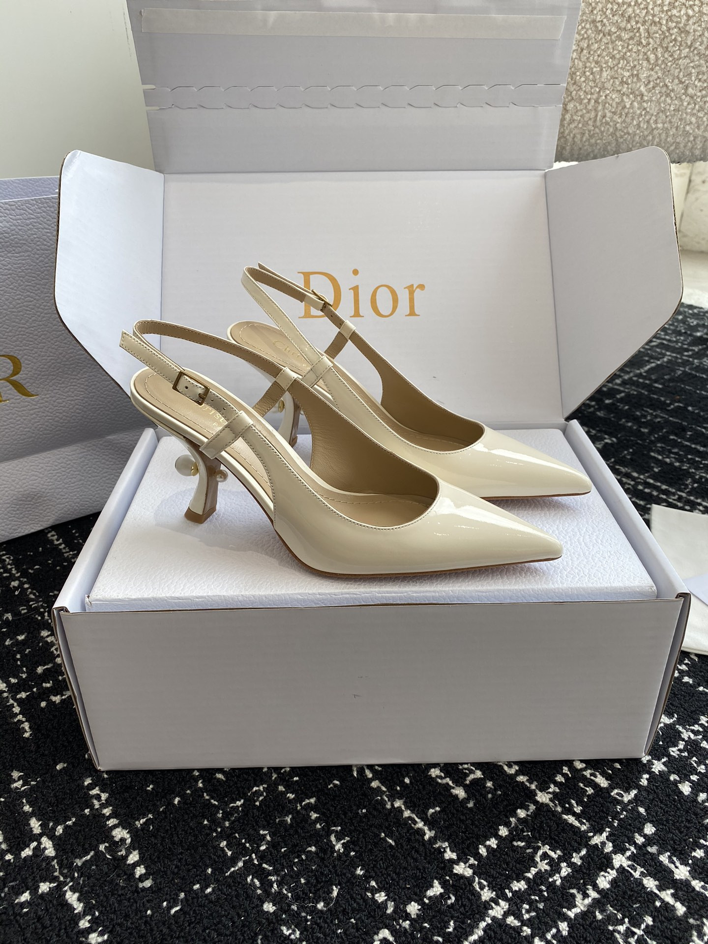 ua D*or tribales slingback pump