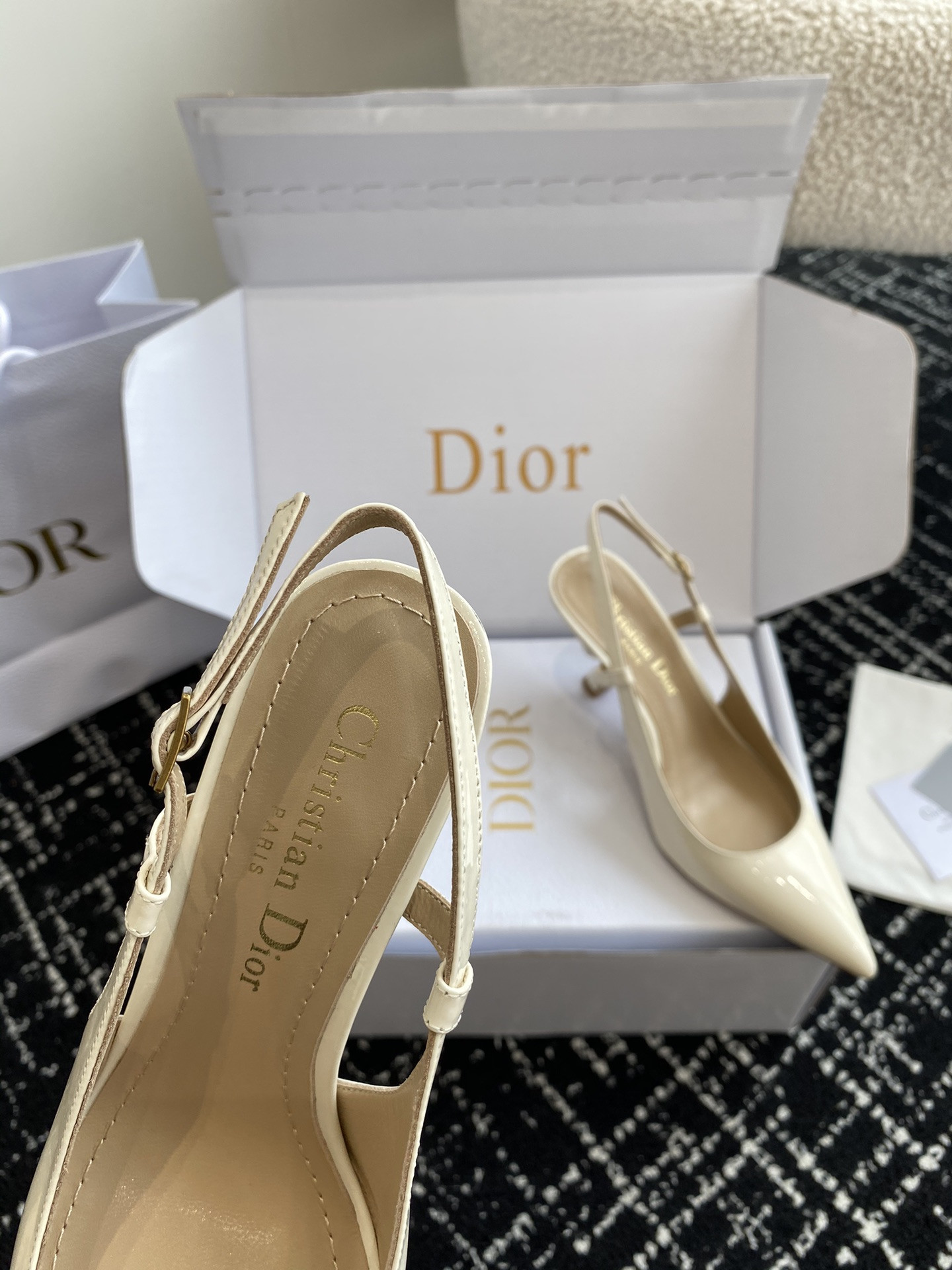 ua D*or tribales slingback pump