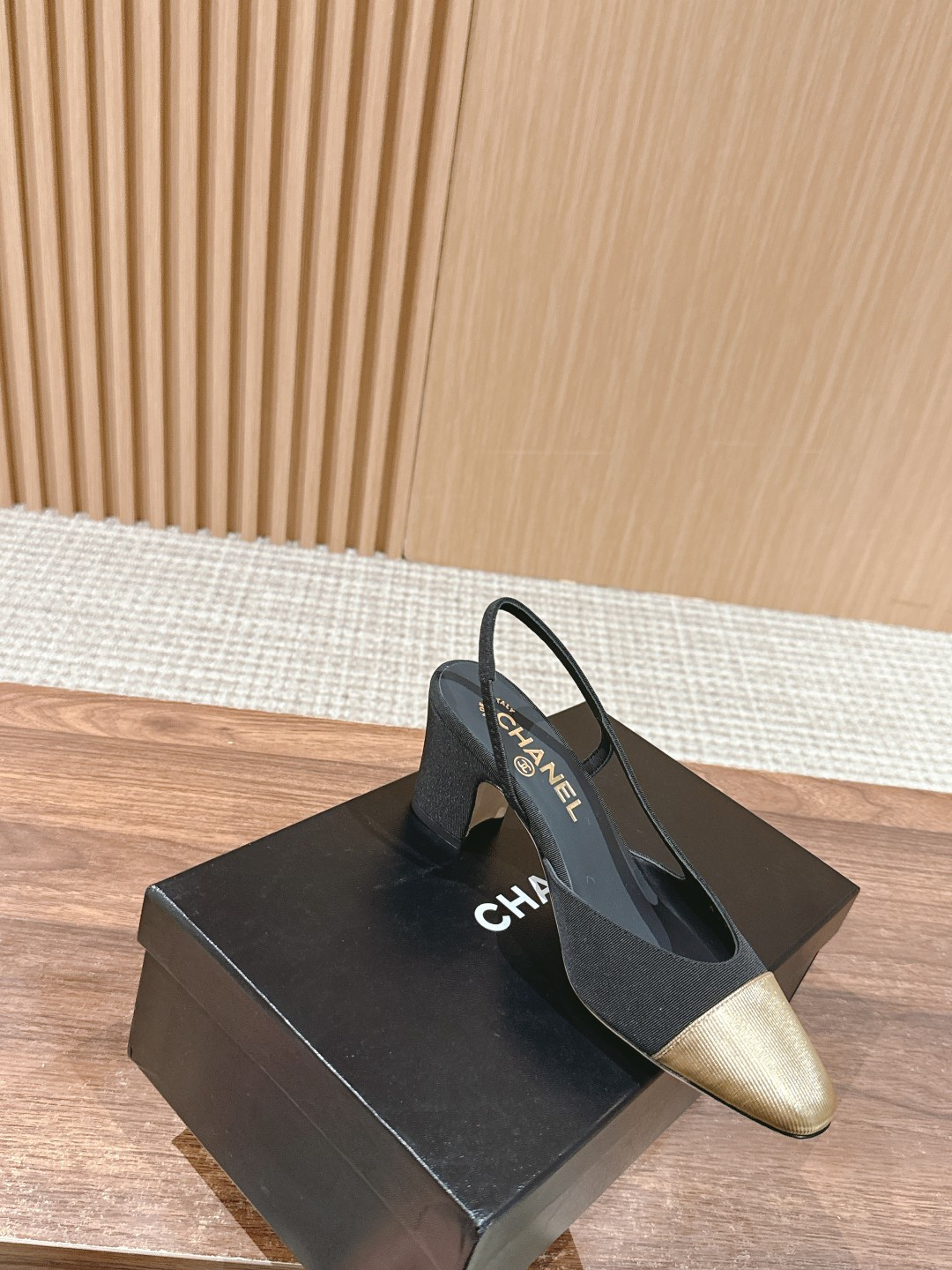 ua Ch*el slingbacks