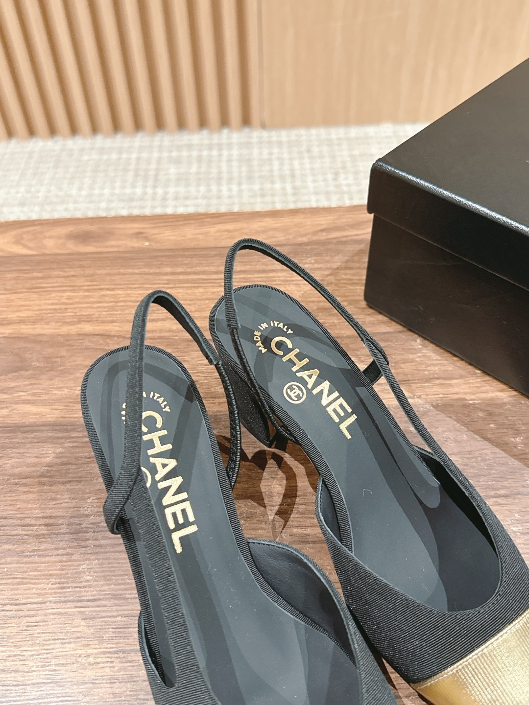 ua Ch*el slingbacks