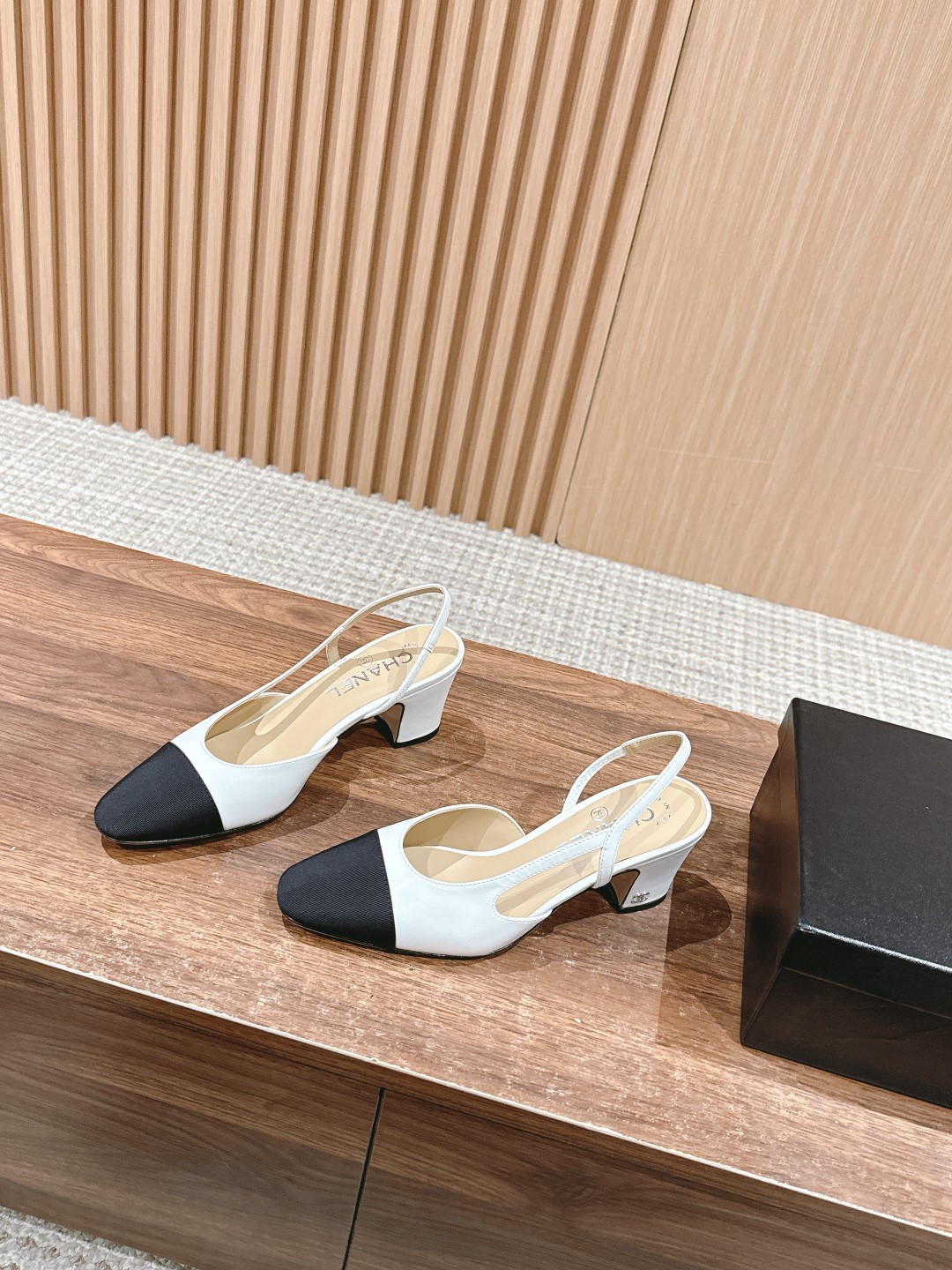 ua Ch*el slingbacks