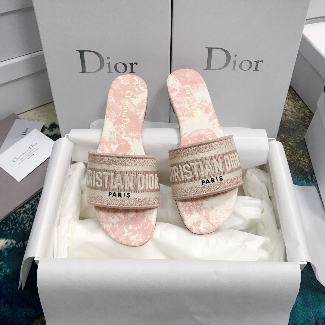 ua D*or dway slide