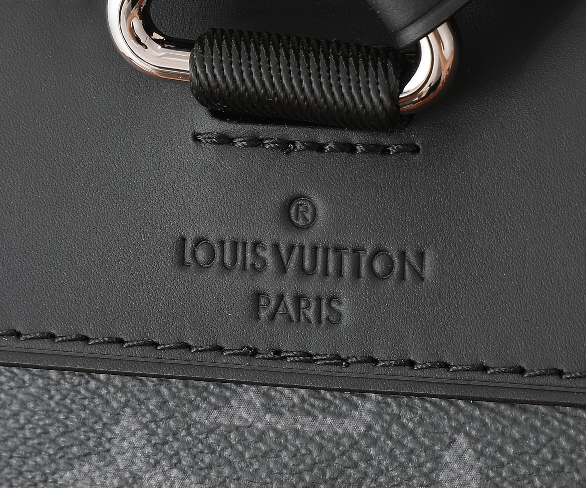 LV Christopher MM M43736 15 x 17.3 x 4.9 inches