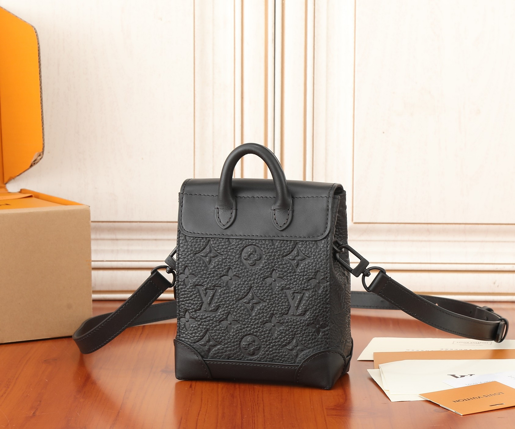 LV Nano Steamer M82772 5.9 x 7.1 x 2.8 inches