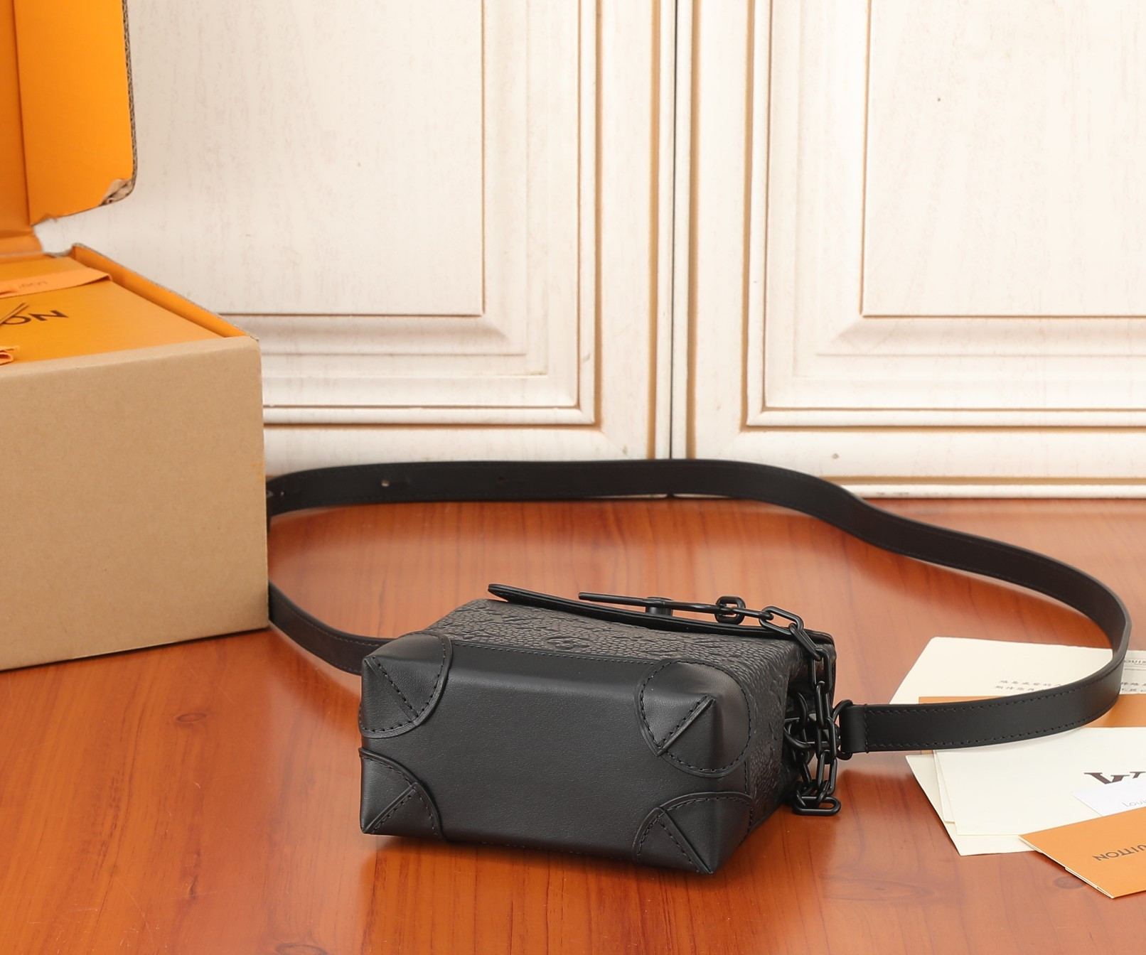 LV Nano Steamer M82772 5.9 x 7.1 x 2.8 inches
