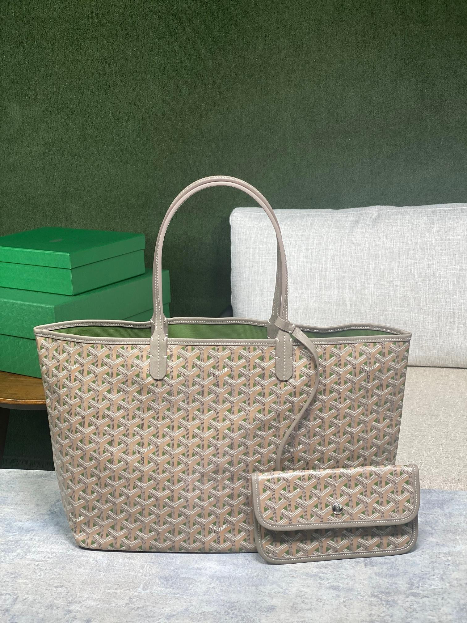 Go*ard small saint l0*is bag 28 cm x 15 cm x 34 cm