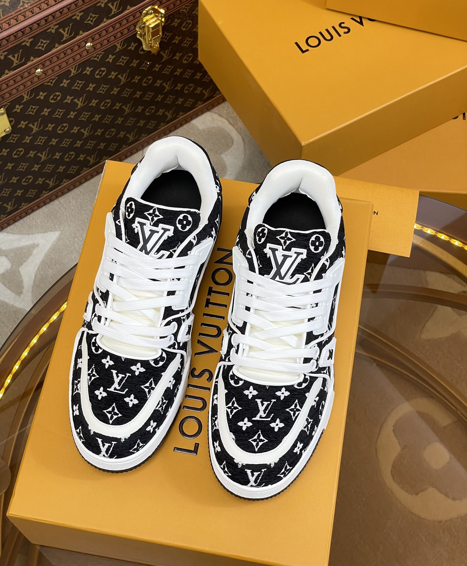 UA LV Trainer Sneaker