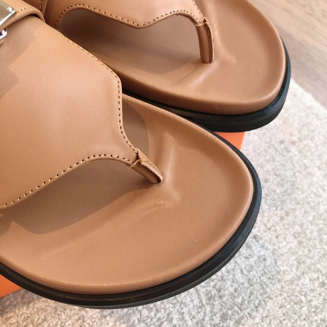 ua H**mes empire sandal