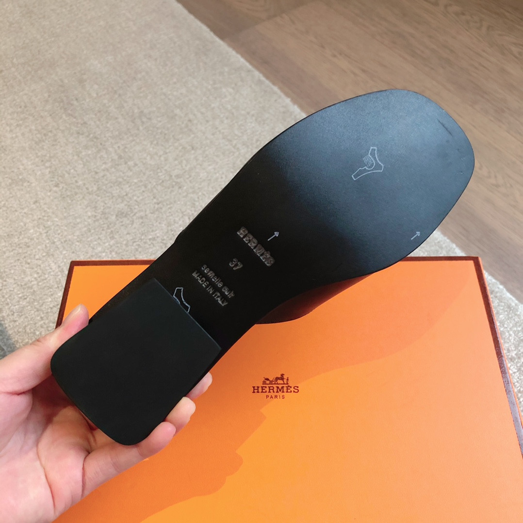 ua H**mes isle sandal