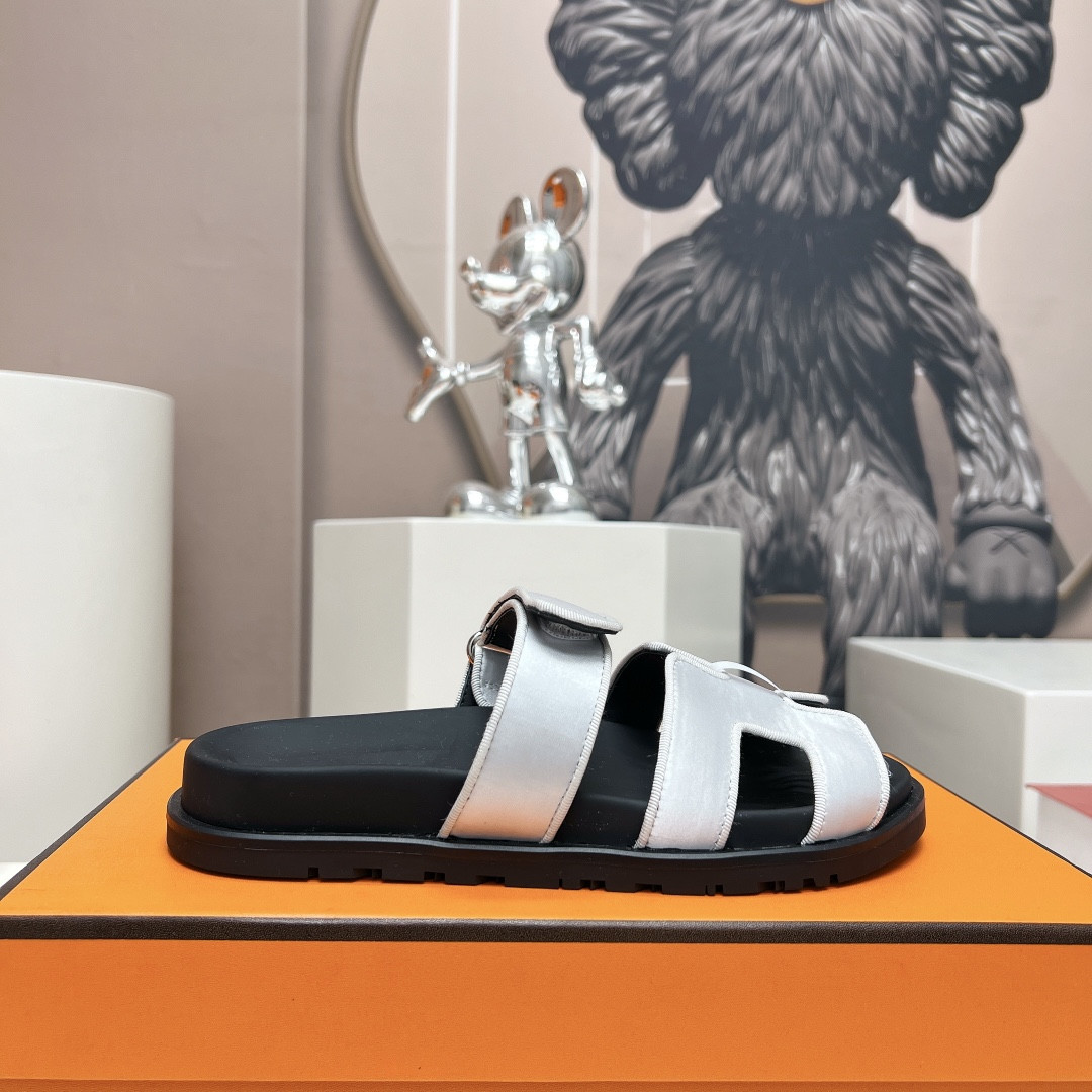 ua H**mes chypre sandal