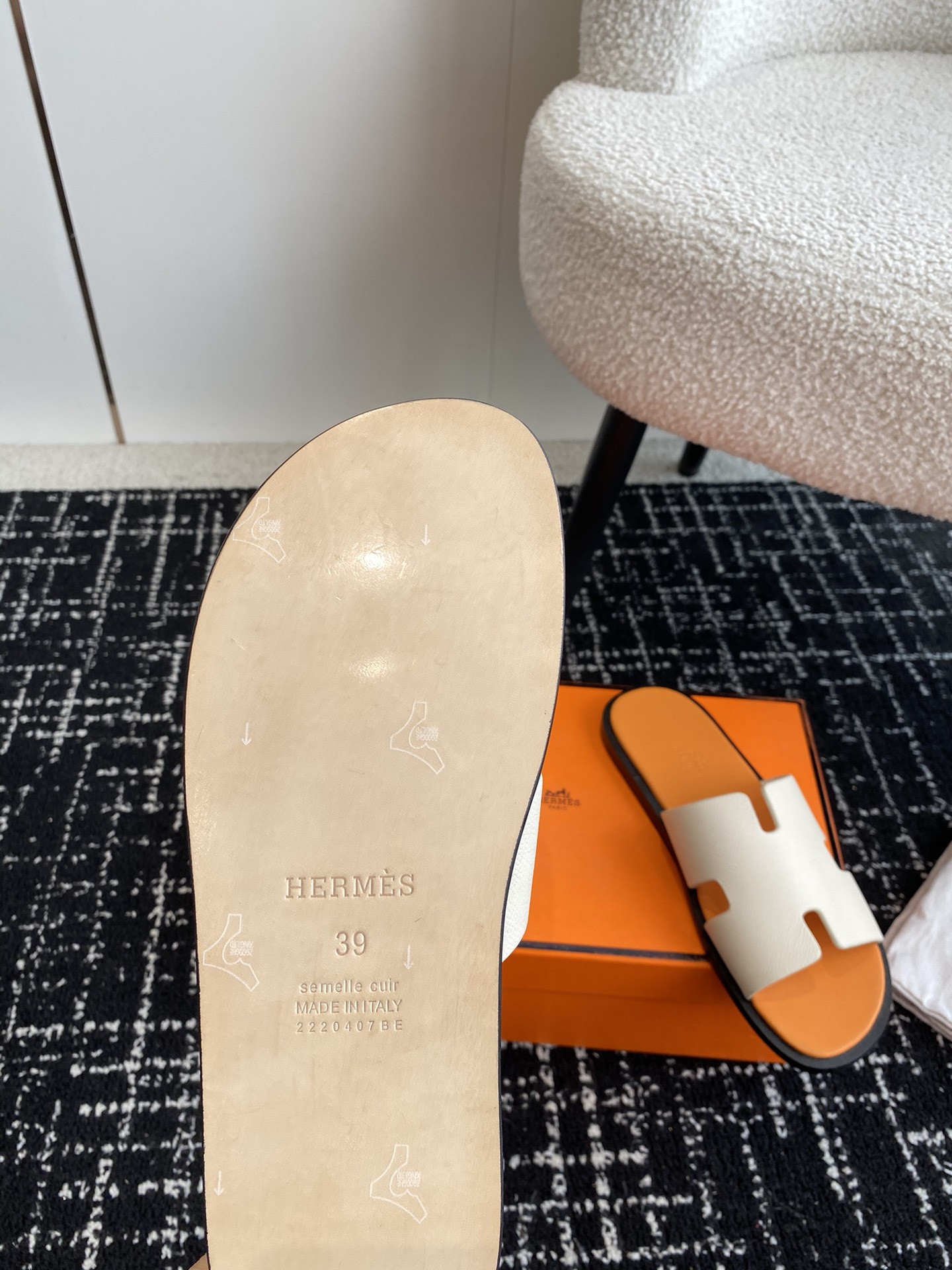 ua H**mes izmir sandal