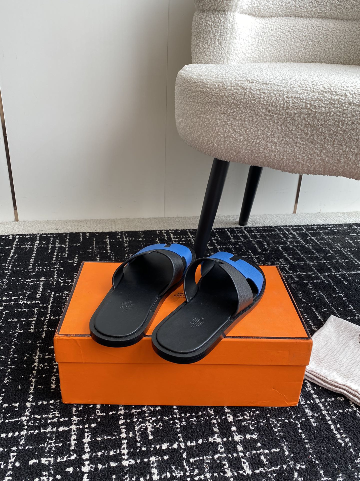 ua H**mes izmir sandal