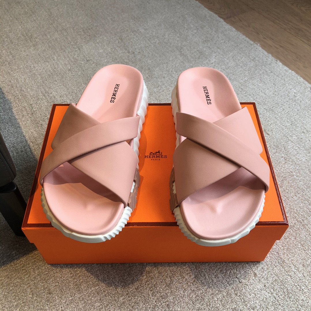 ua H**mes infra sandal