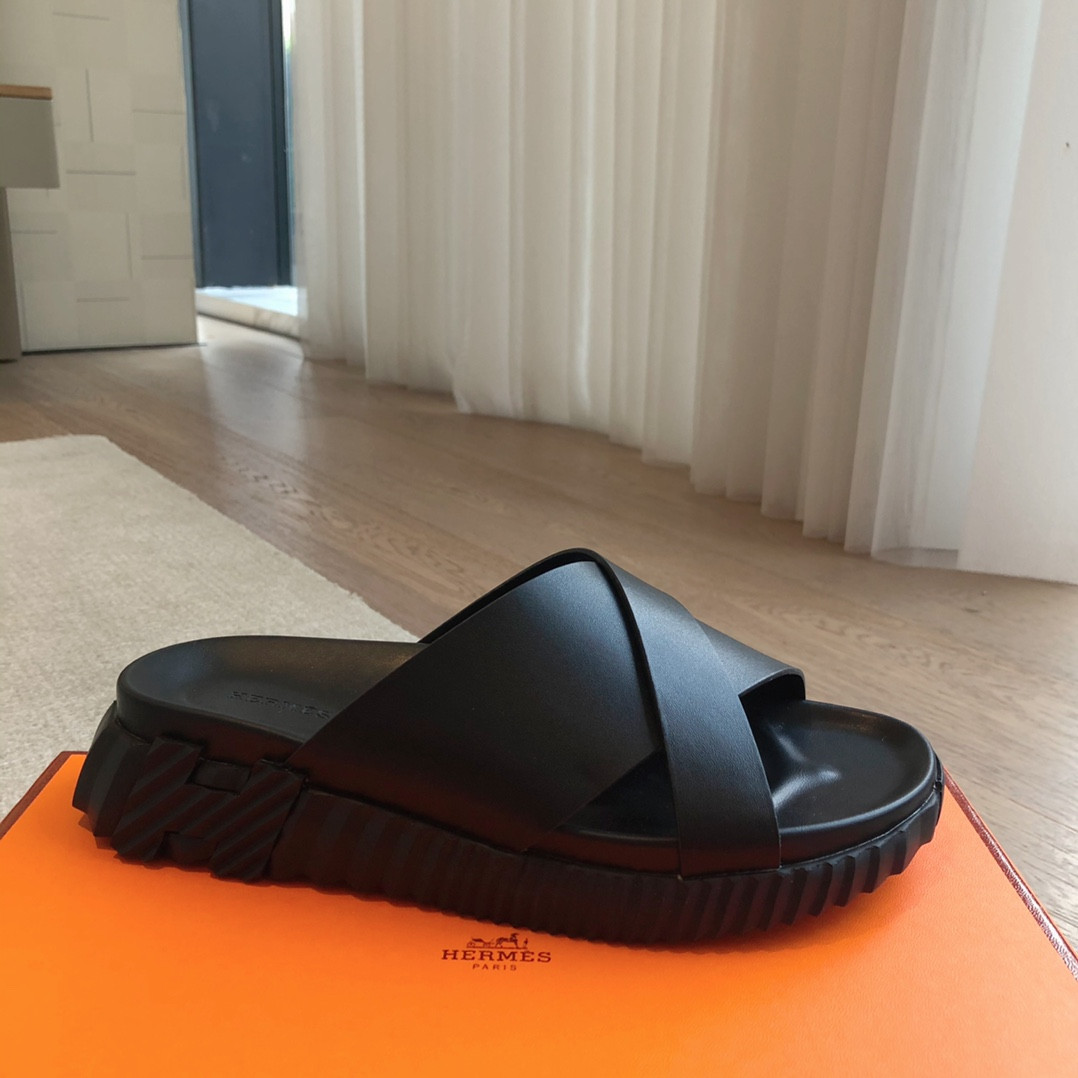 ua H**mes infra sandal