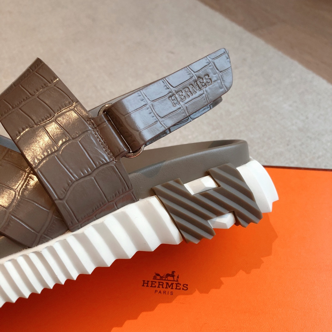 ua H**mes electric sandal