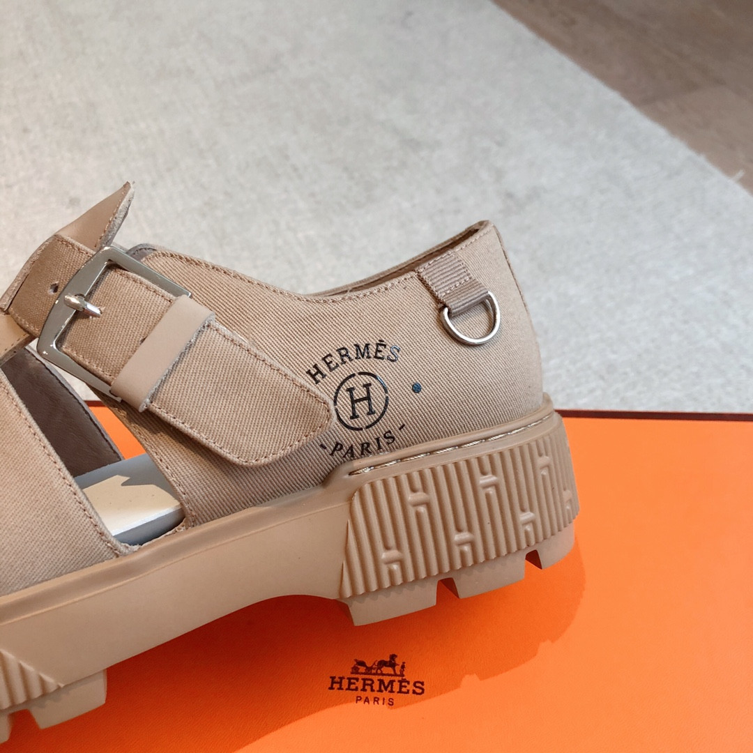 ua H**mes item sandal