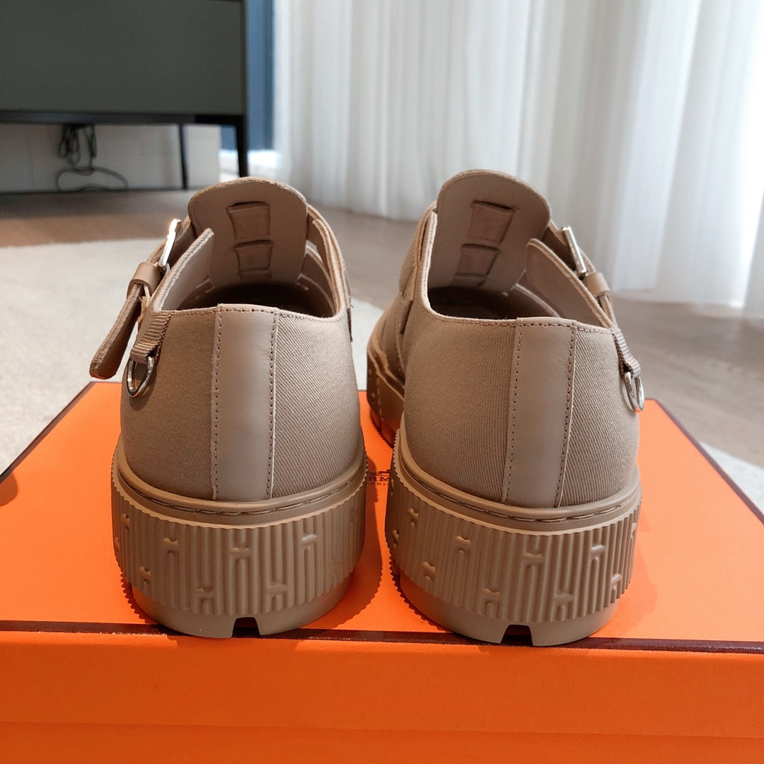 ua H**mes item sandal