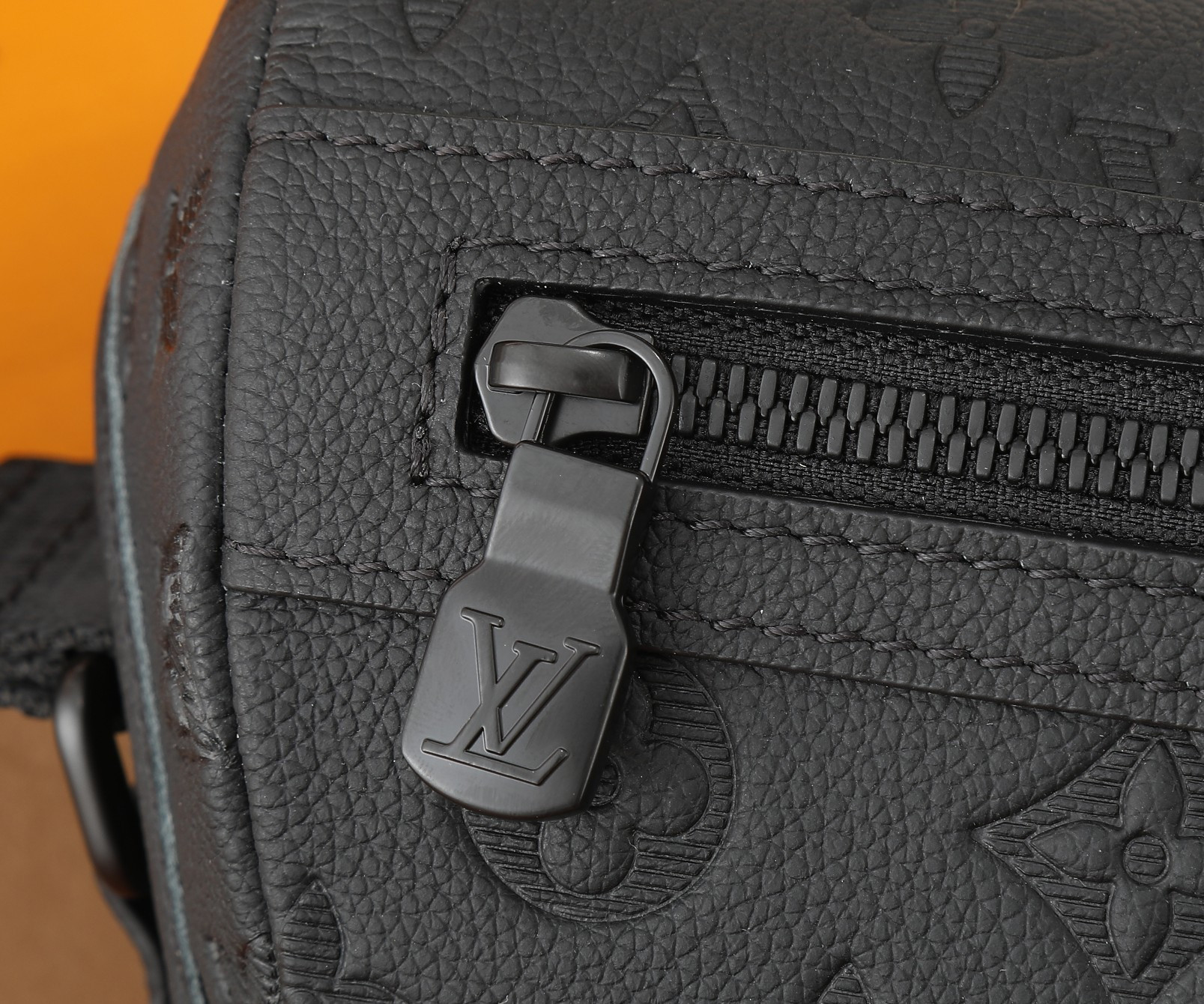 LV Messenger Voyager PM M25121 33x22.5x11CM