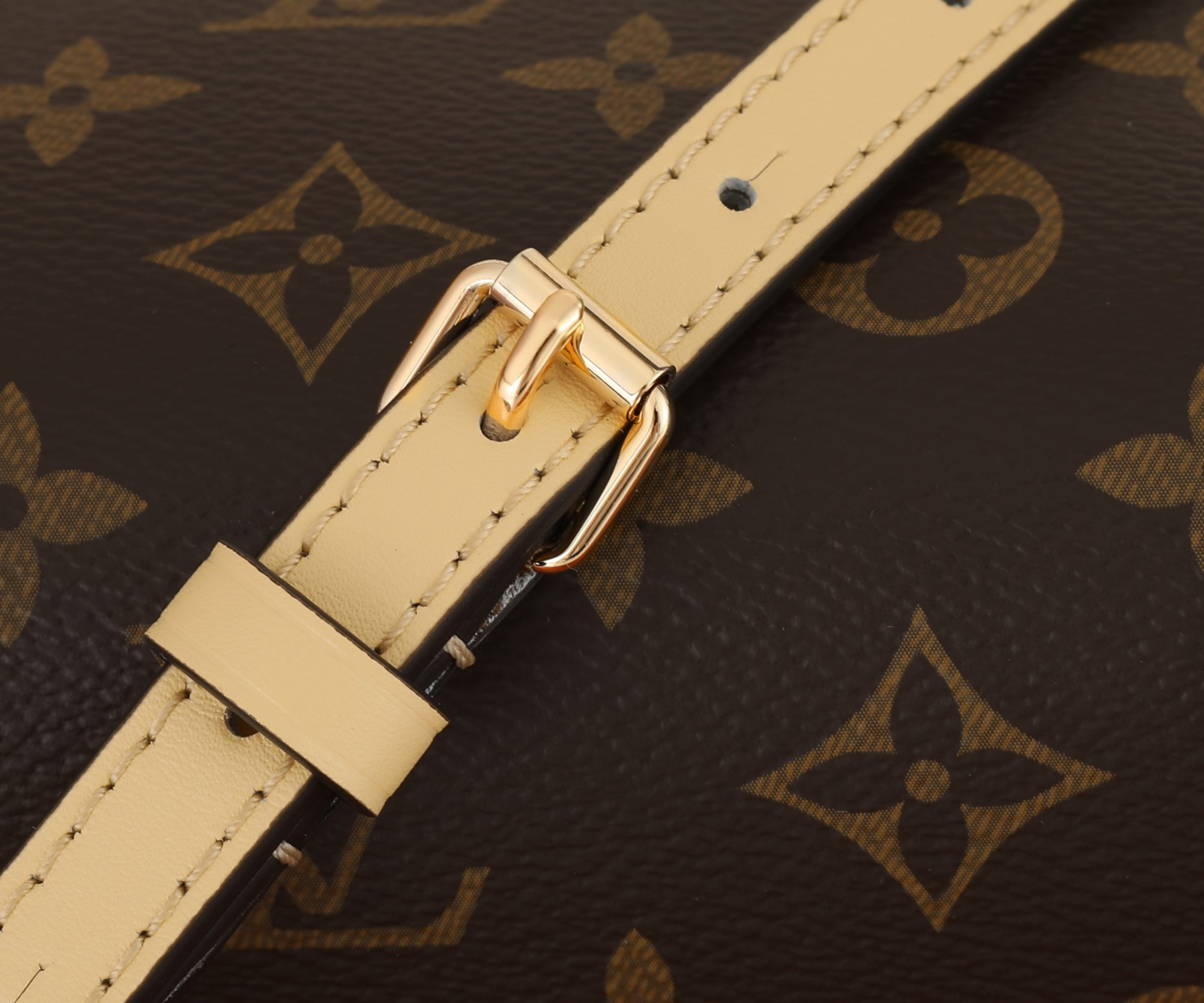 LV Bloom Pouch M11672 22.5x13x13CM