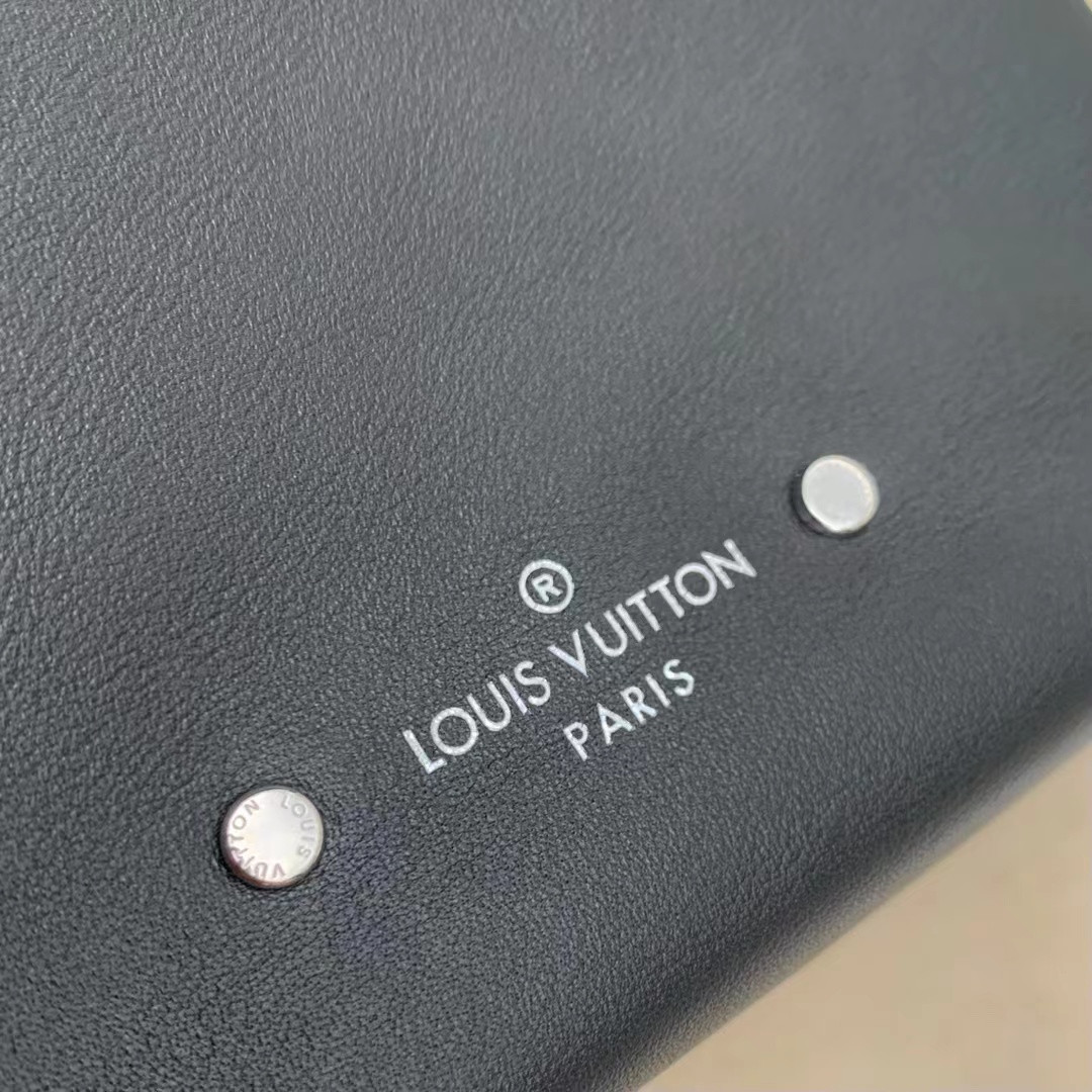 LV Atlantis BB M113871 17x17x7CM