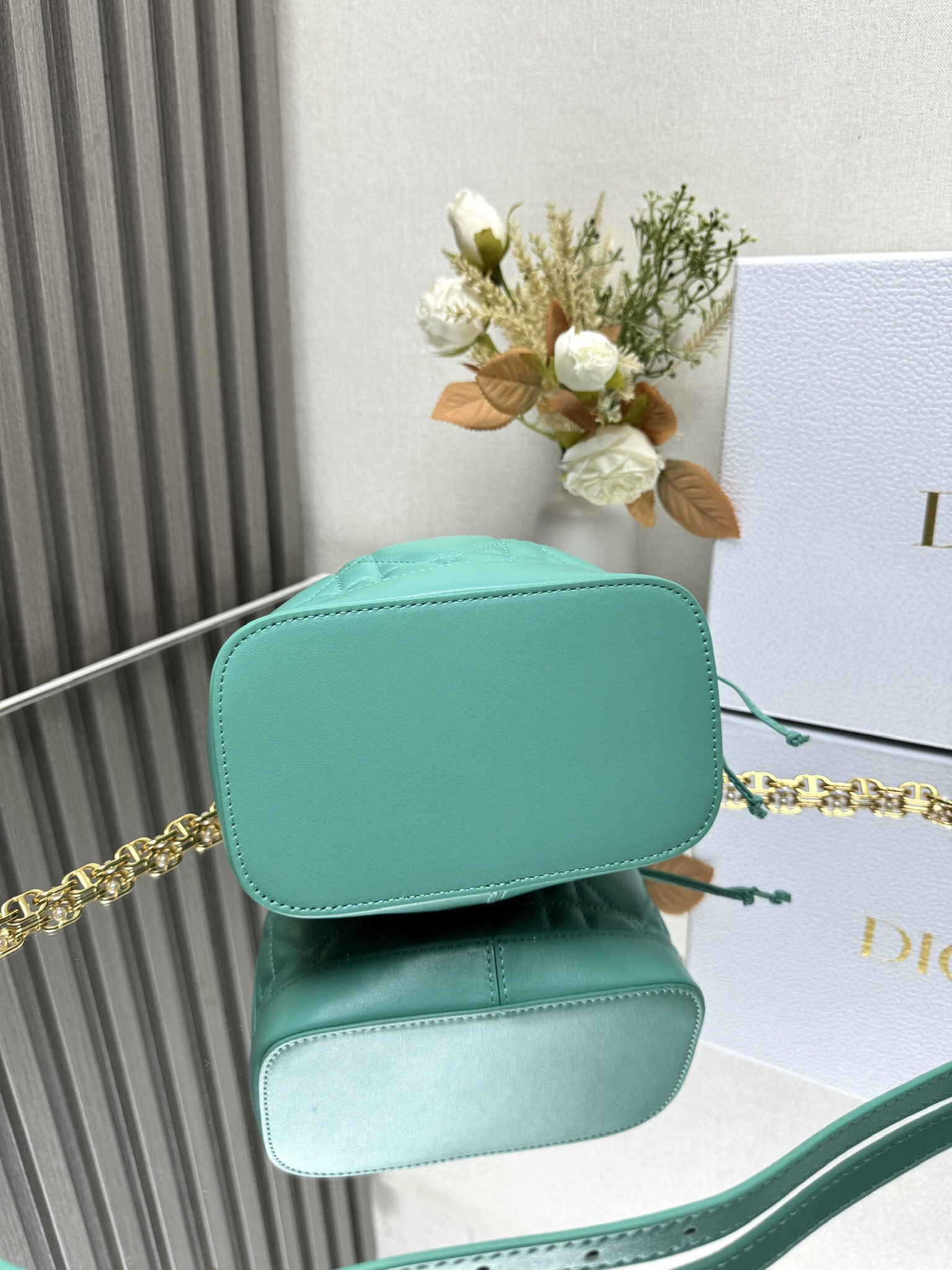 small D*or jolie bucket bag 17 x 16 x 10.5 cm