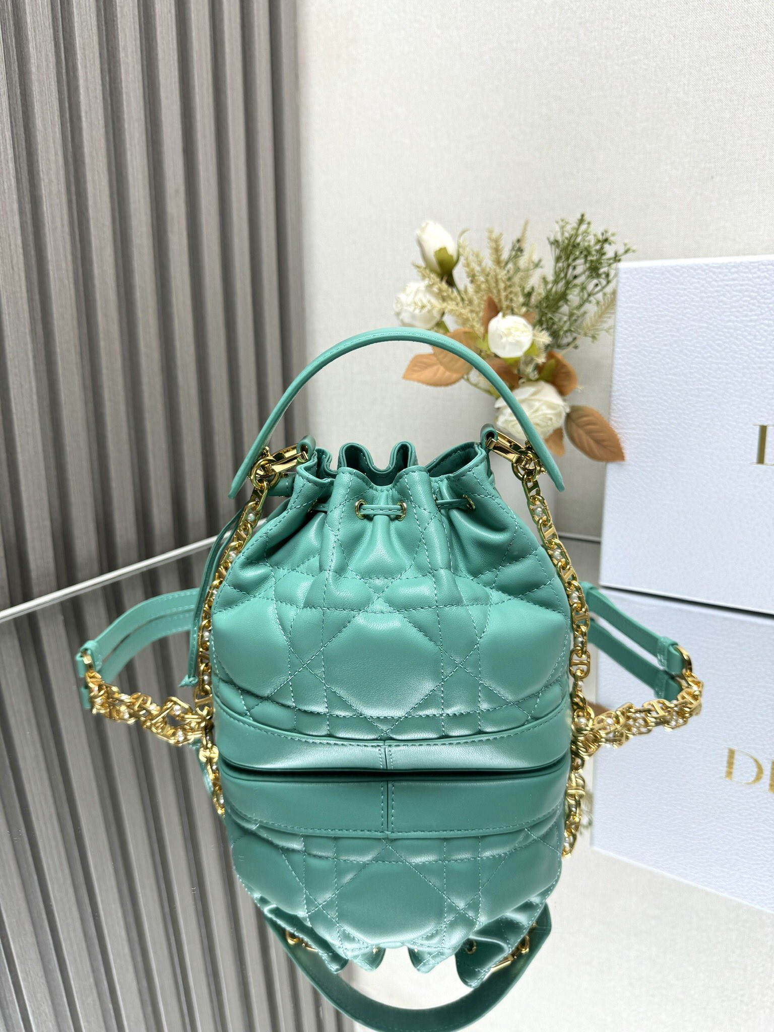 small D*or jolie bucket bag 17 x 16 x 10.5 cm