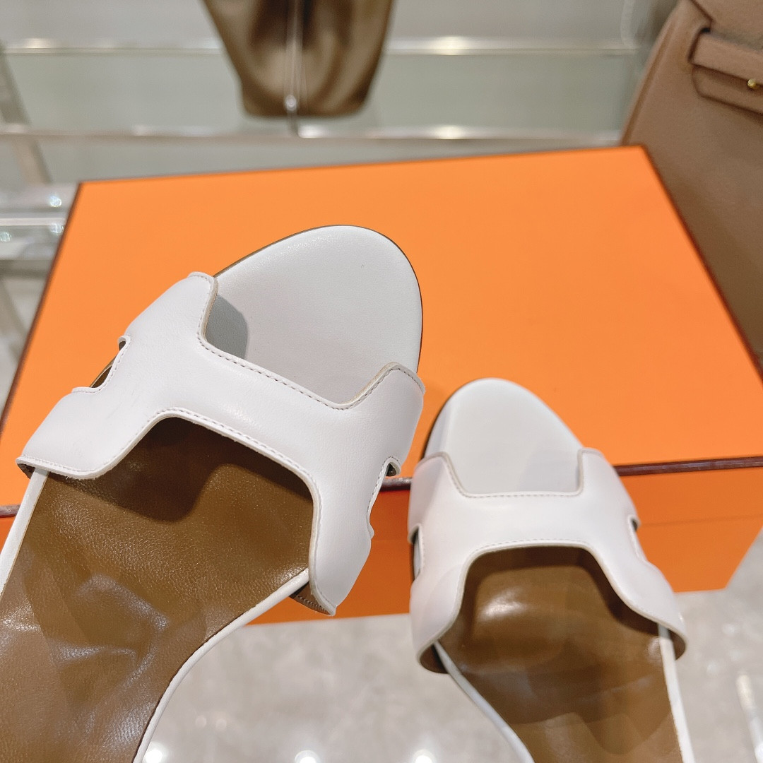 ua H**mes heeled sandal