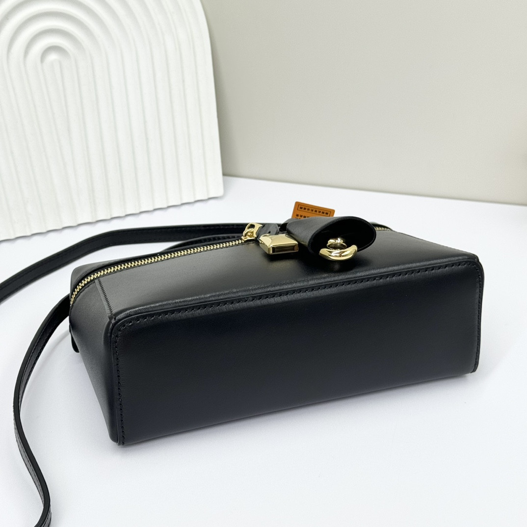 L**o p*ana extra pocket l23 smooth calfskin 23 x 12 x 7 cm