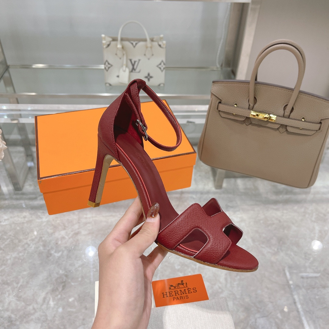 ua H**mes heeled sandal