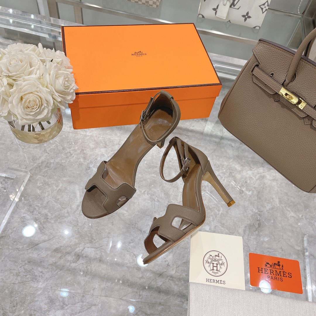 ua H**mes heeled sandal