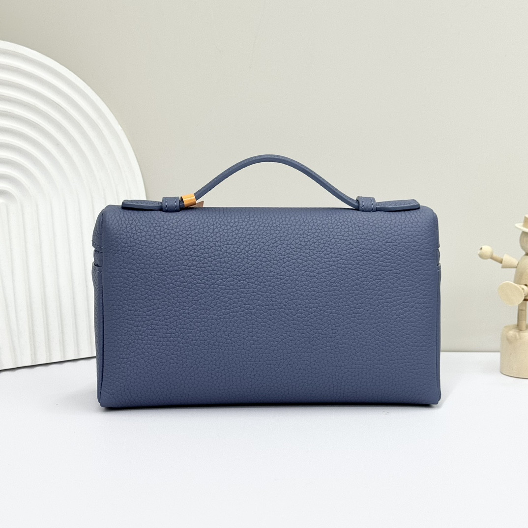 L**o p*ana extra pocket l19 grained calfskin 11 x 19 x 6.5 cm