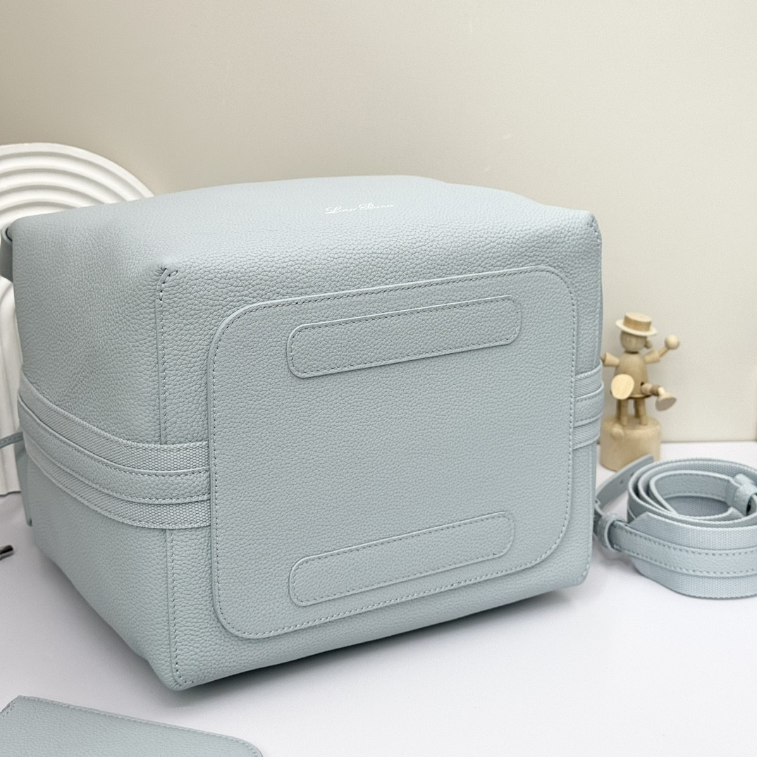 L**o p*ana large bale bag grained calfskin 24 x 20 x 27 cm