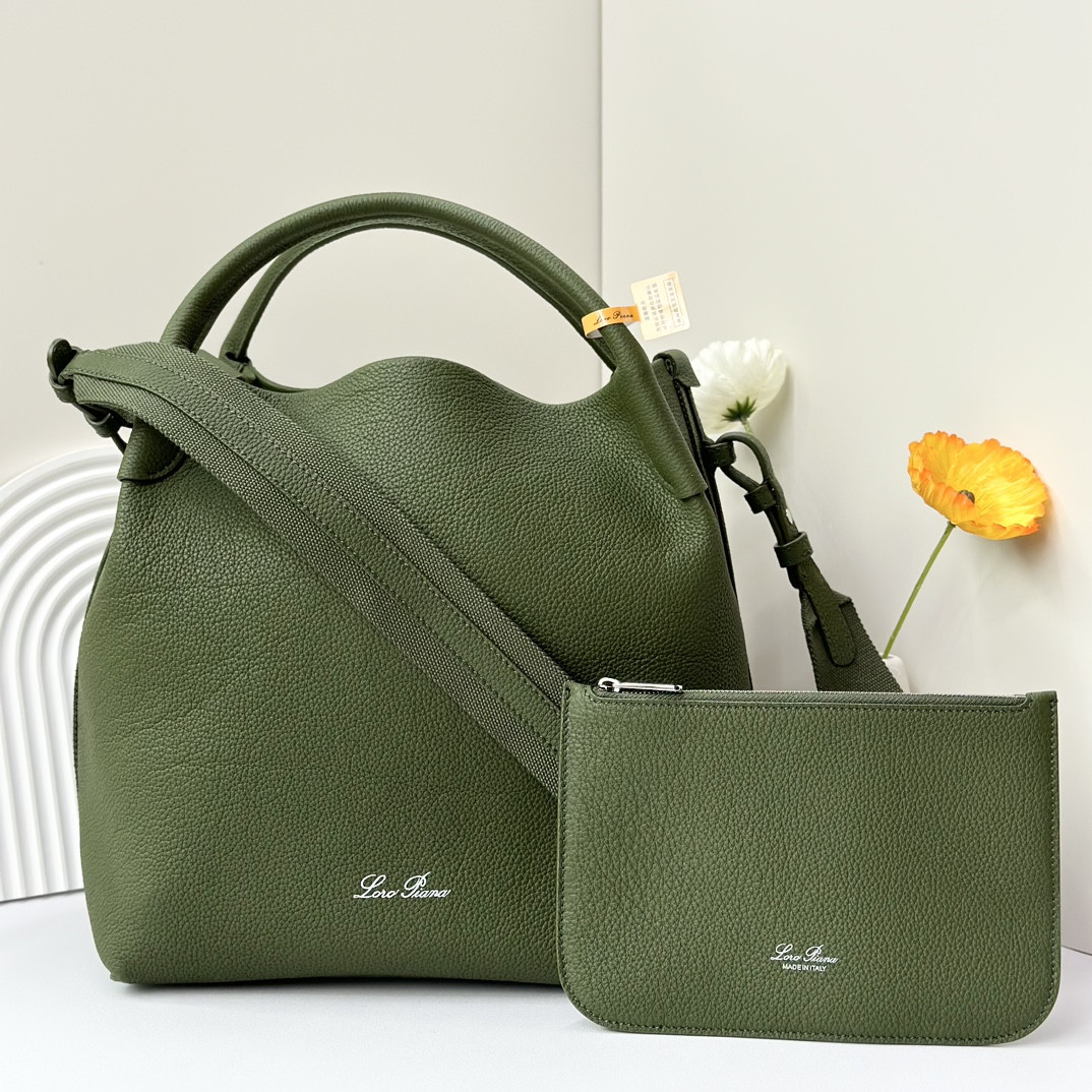 L**o p*ana large bale bag grained calfskin 24 x 20 x 27 cm