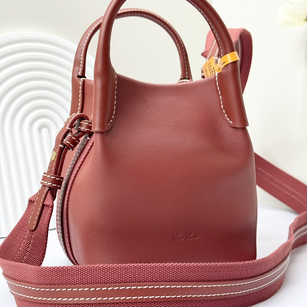 L**o p*ana micro bale bag smooth calfskin 23 x 16 x 14 cm