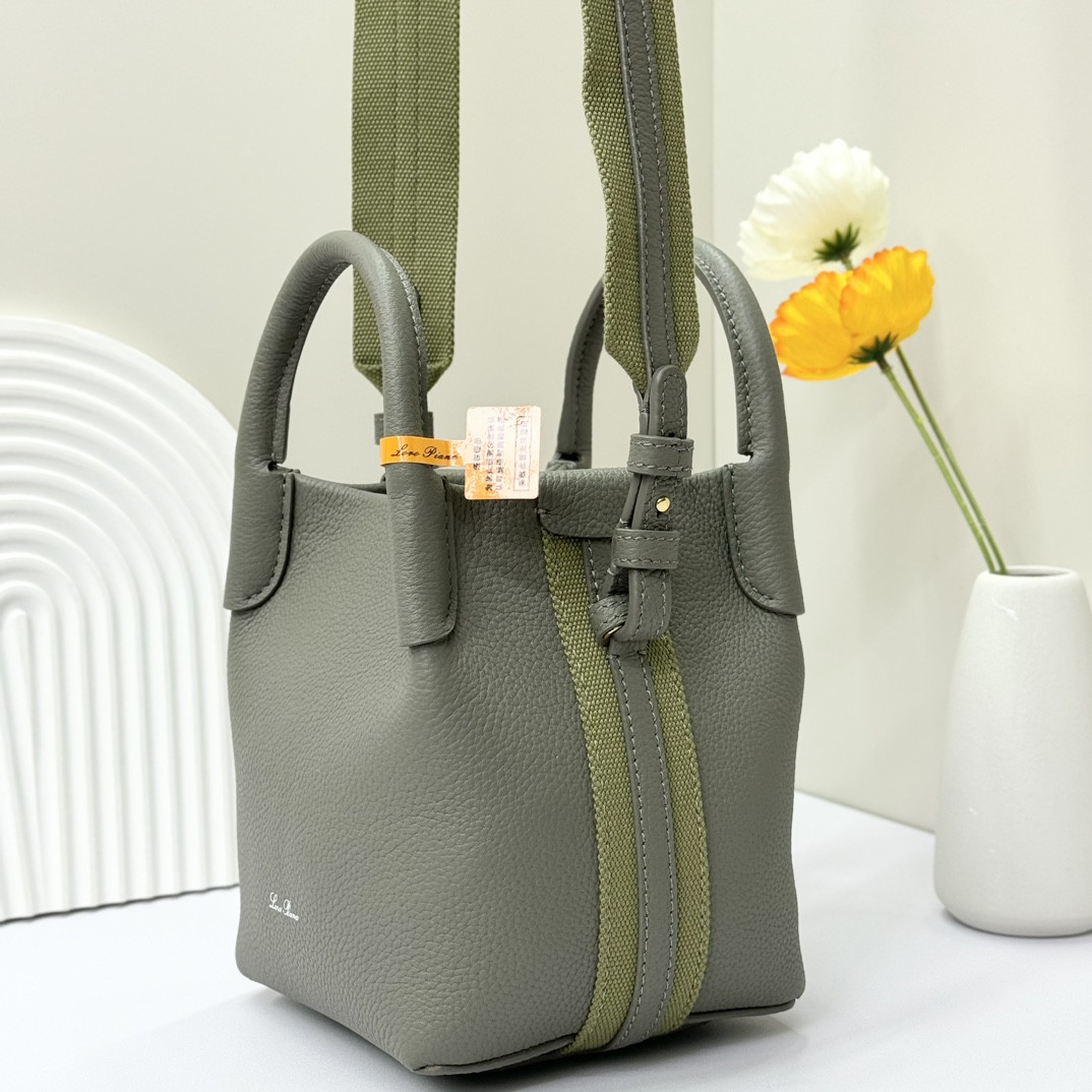 L**o p*ana micro bale bag grained calfskin 23 x 16 x 14 cm