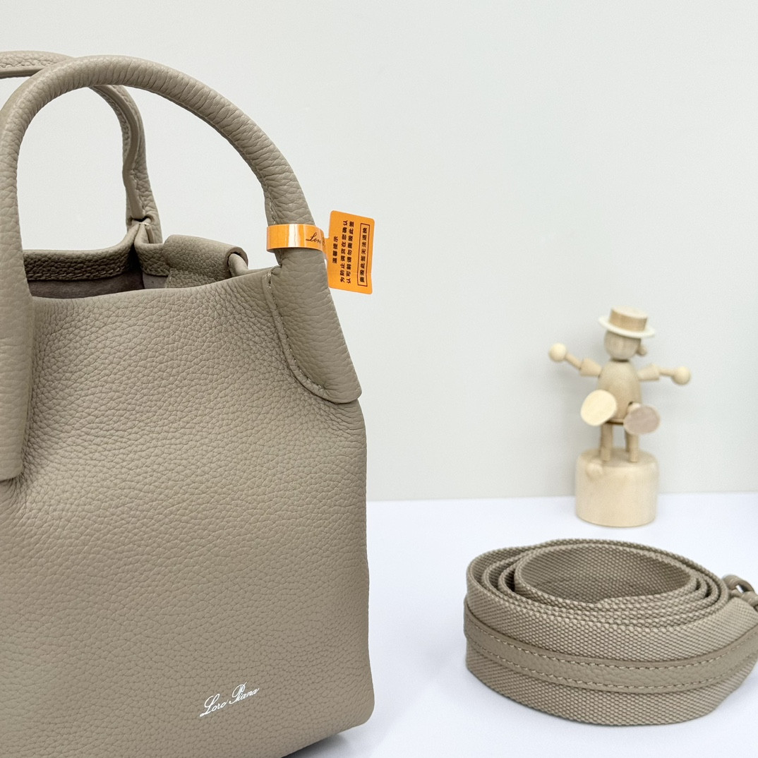 L**o p*ana micro bale bag grained calfskin 23 x 16 x 14 cm