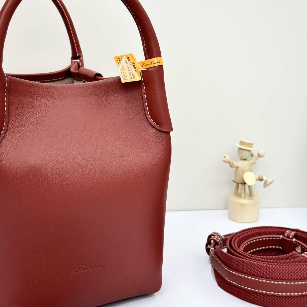 L**o p*ana small bale bag calfskin 17 x 17 x 21 cm