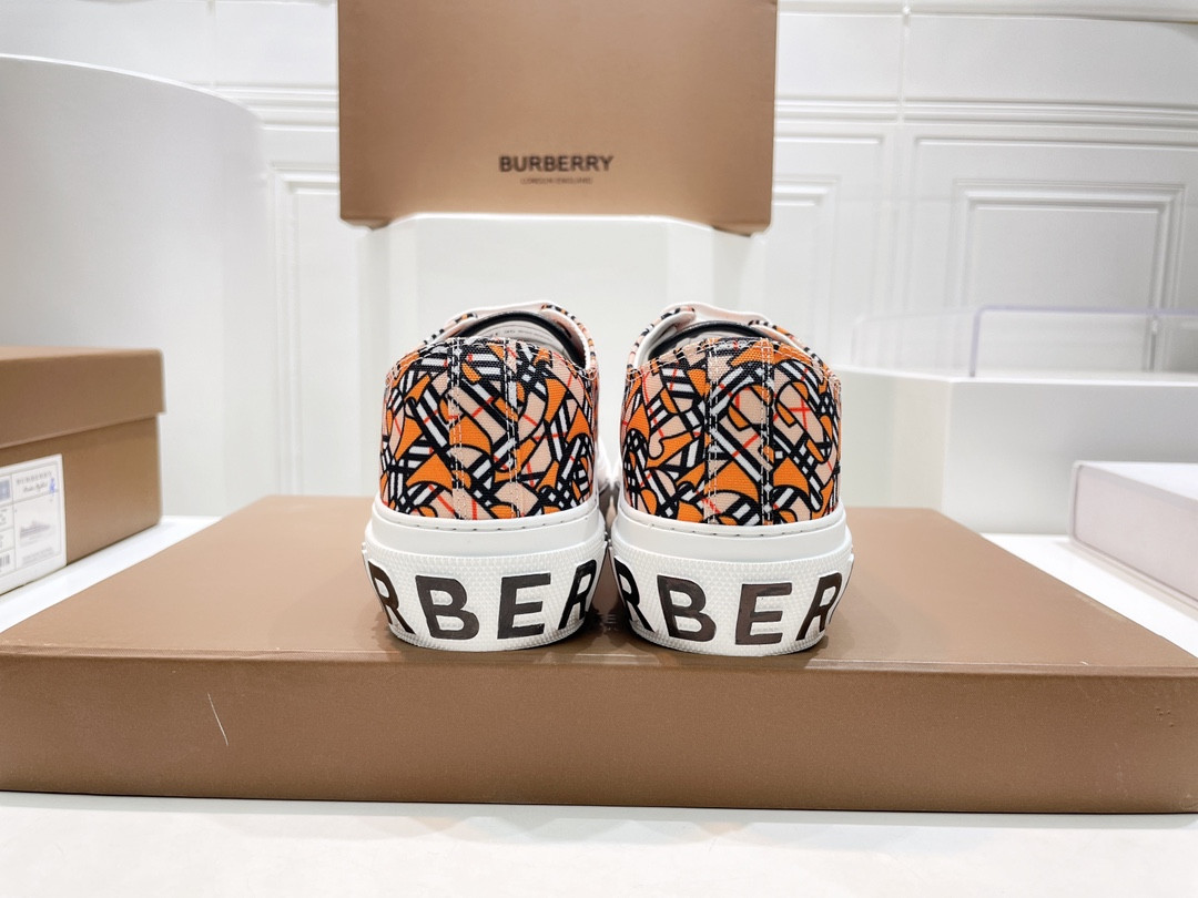 ua B**rry sneakers