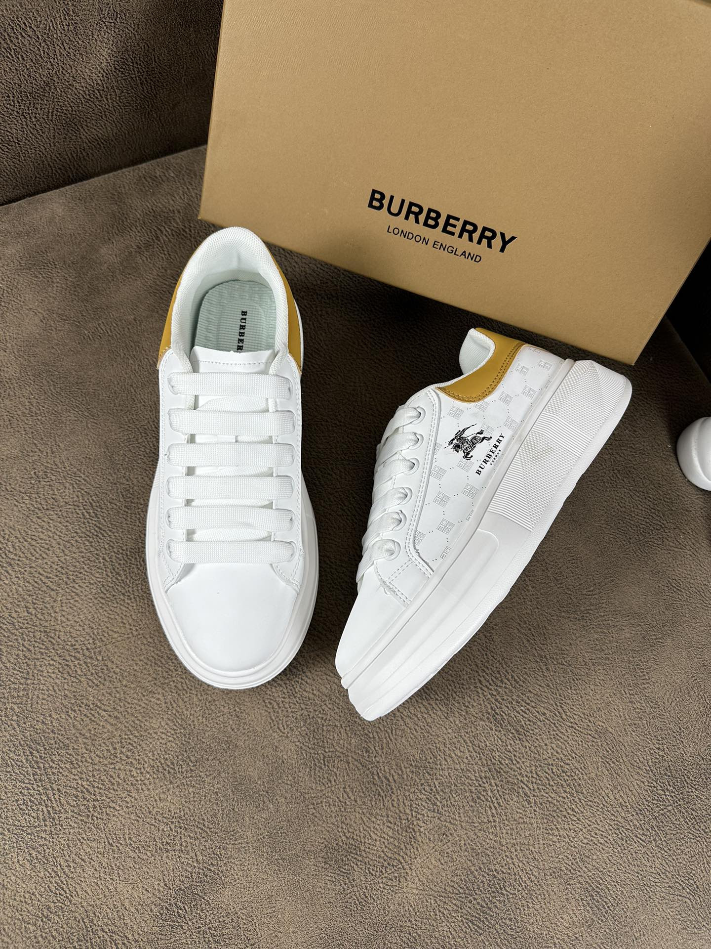 ua B**rry sneakers