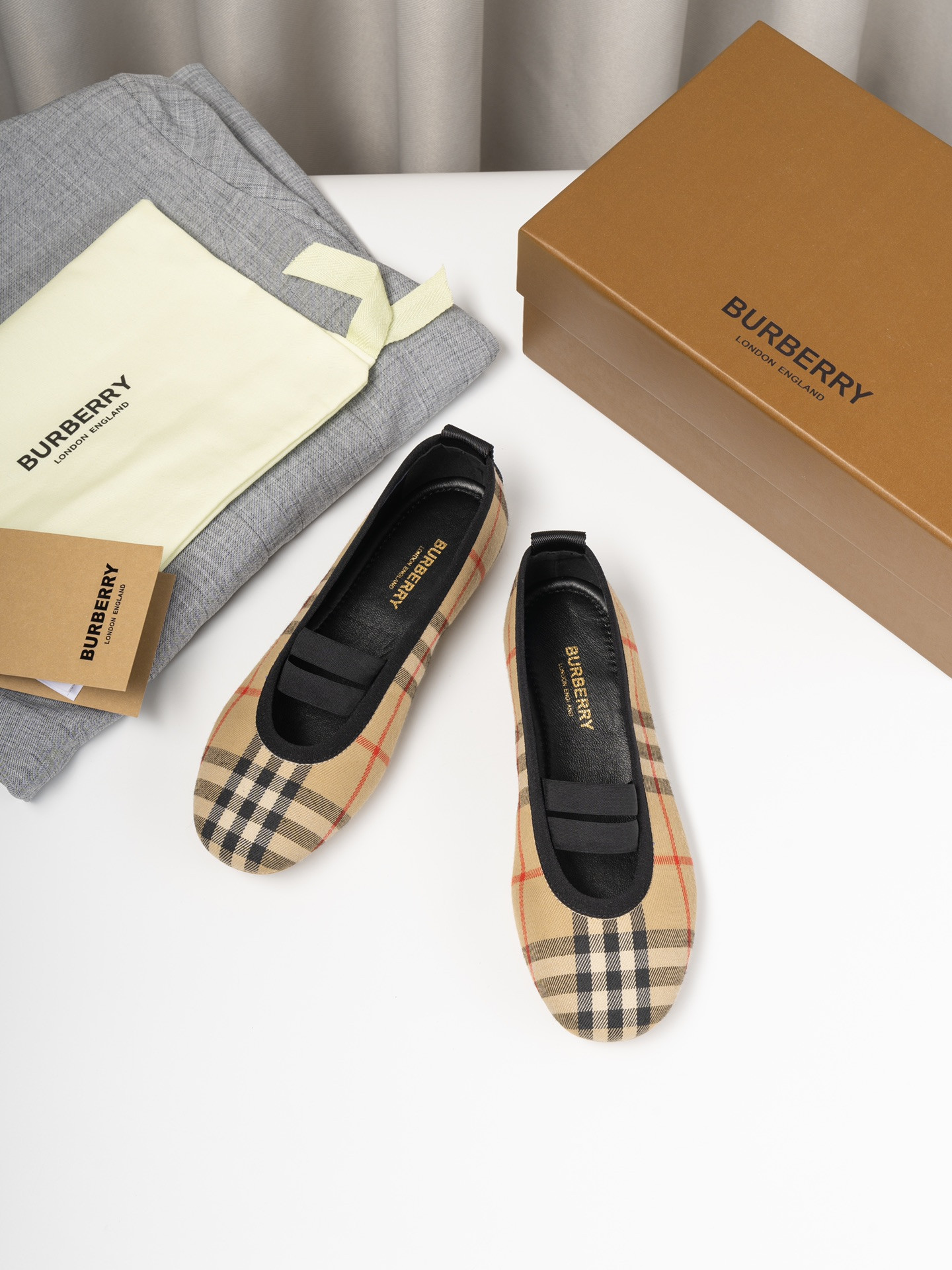 ua B**rry check mary jane flats