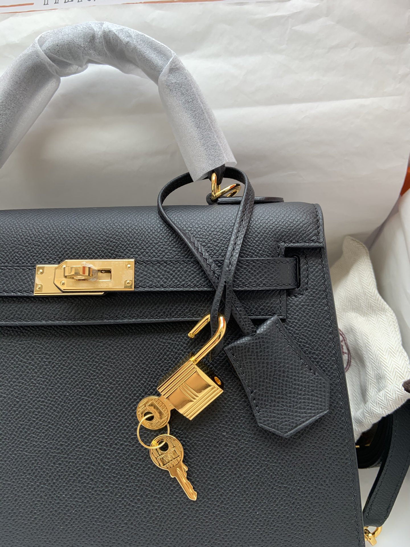 H**mes kelly gold-tone hardware 25 28